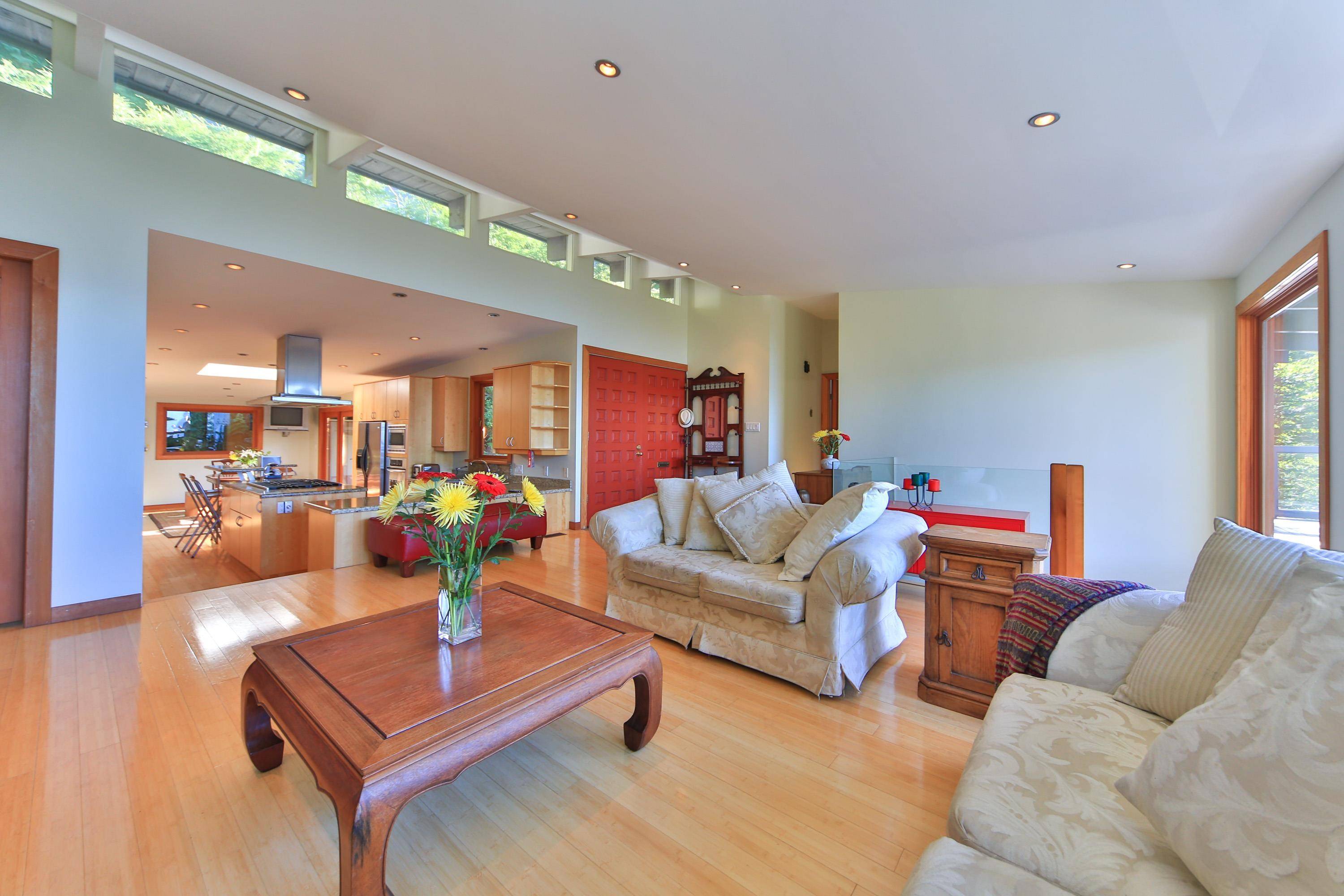 Lions Bay, BC V0N 2E0,170 Highview PL