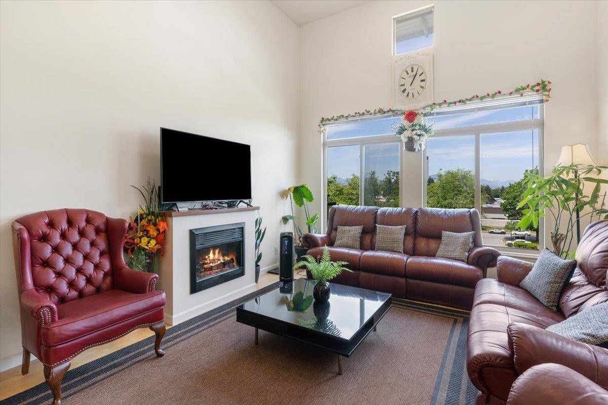 Surrey, BC V3R 0B5,10180 153 ST #415