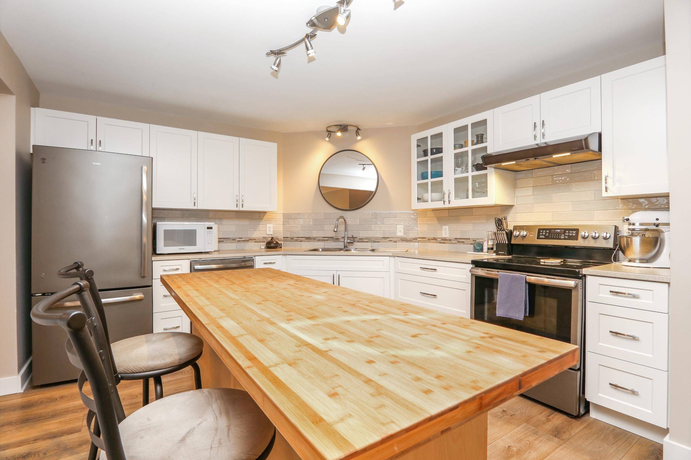 Chilliwack, BC V2R 2X4,45660 Knight RD #208