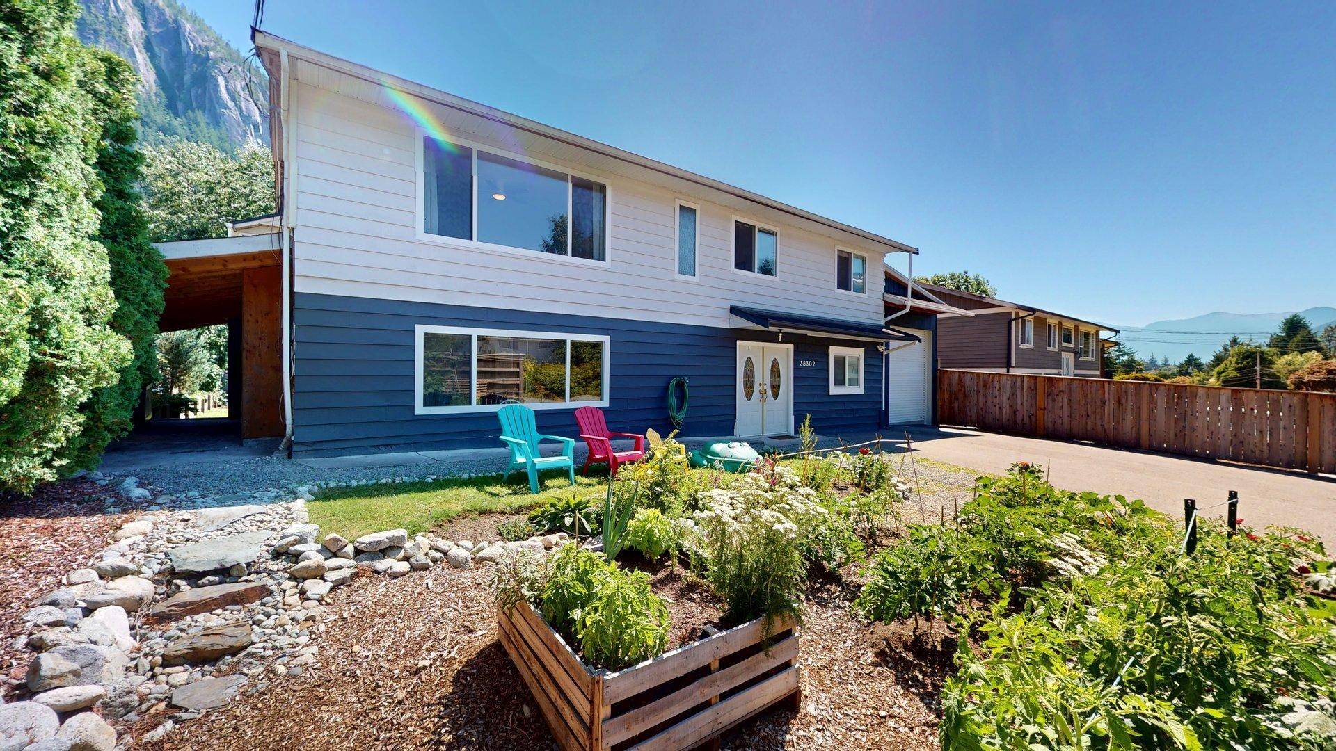 Squamish, BC V8B 0W9,38302 Hemlock AVE