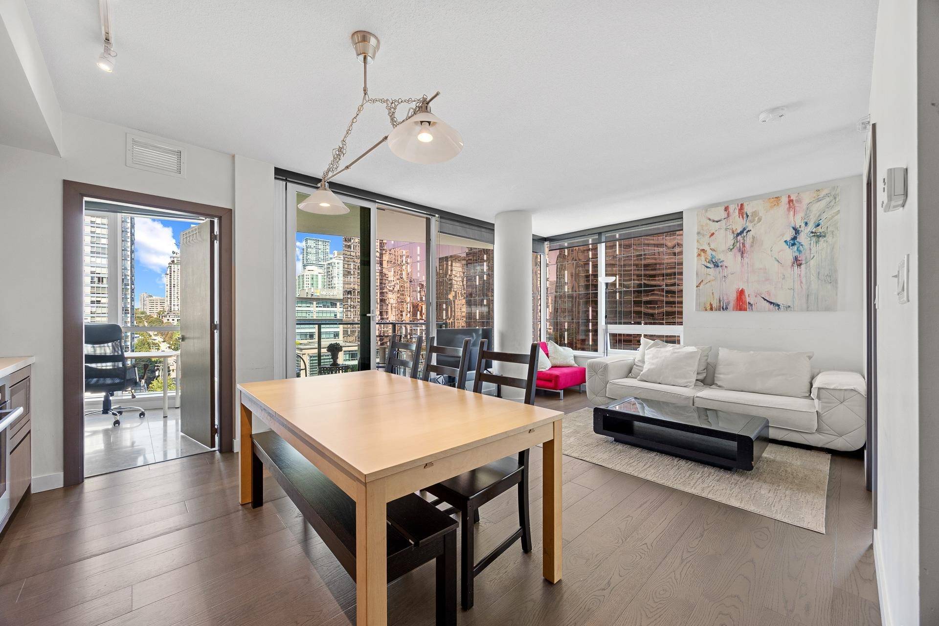 Vancouver, BC V6B 0P4,68 Smithe ST #1122
