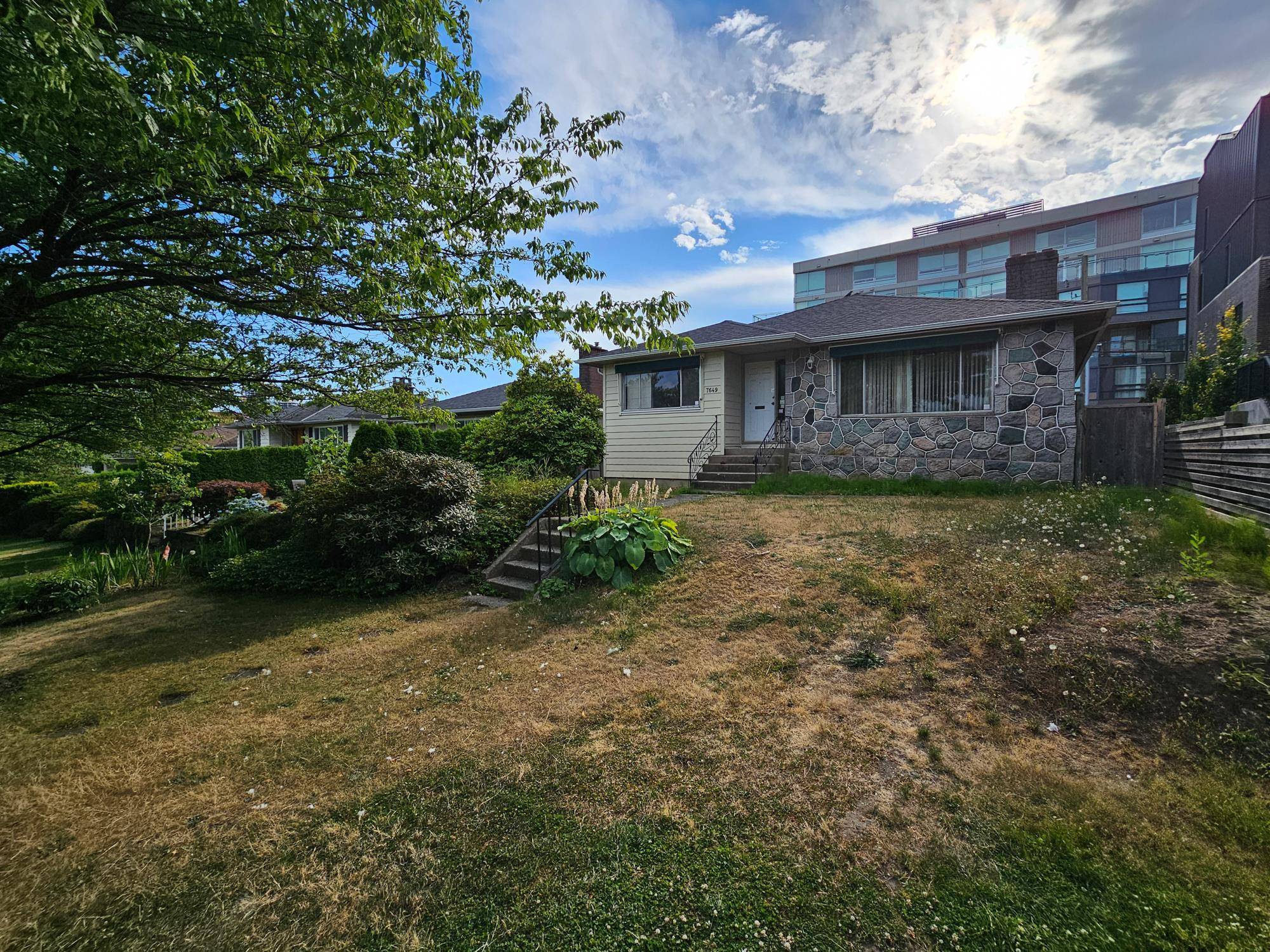 Vancouver, BC V5X 2Y4,7649 Yukon ST