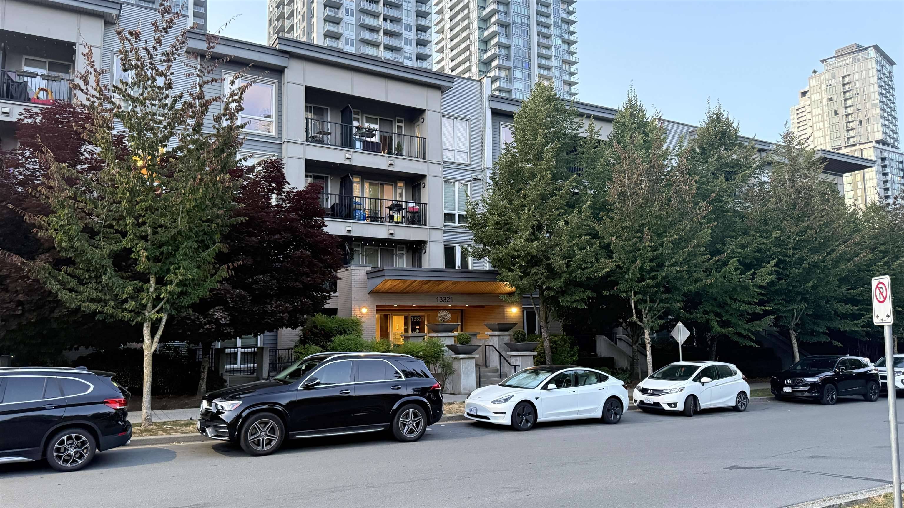 Surrey, BC V3T 1P6,13321 102a AVE #302