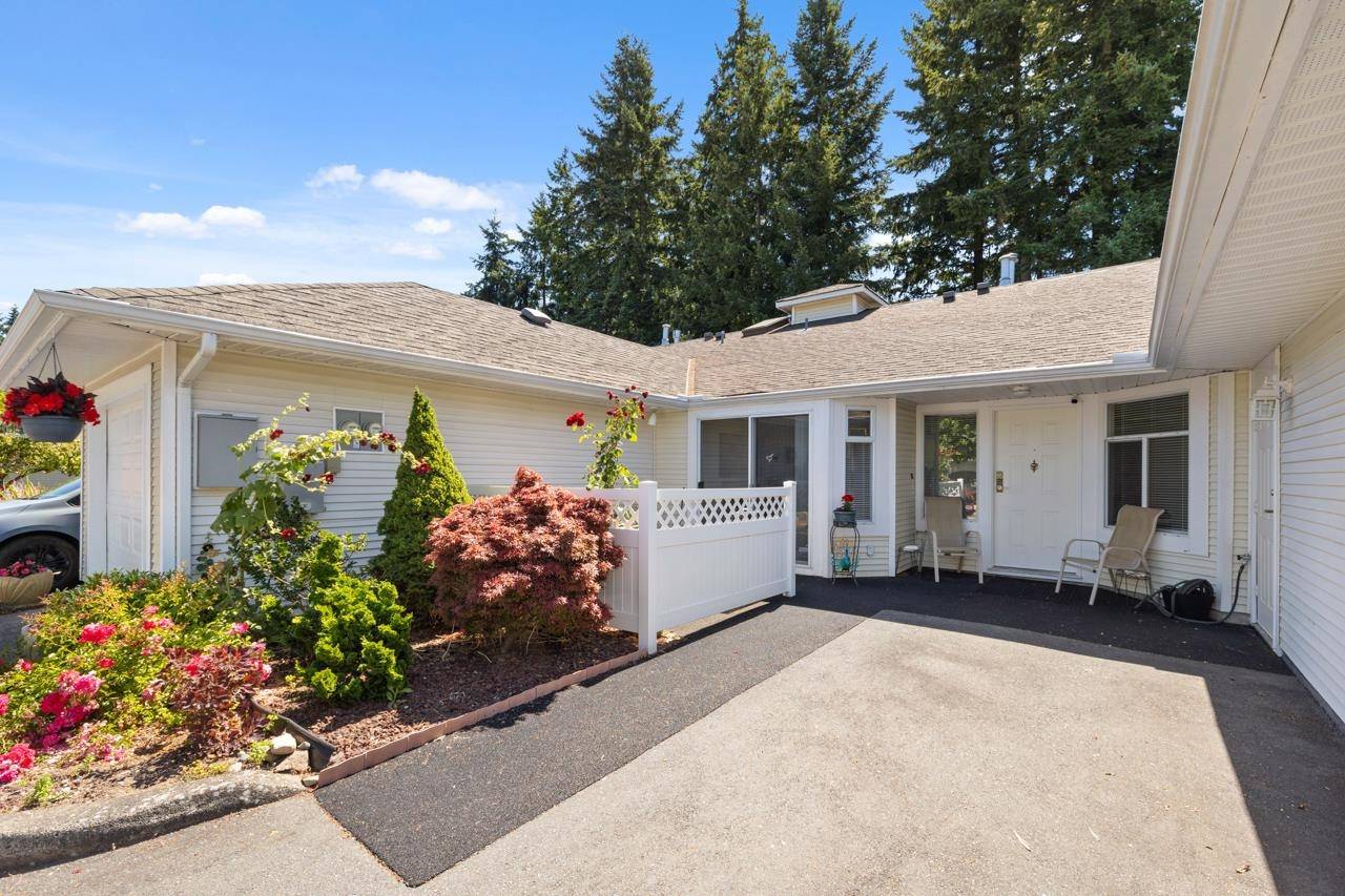 Surrey, BC V4P 1C8,2460 156 ST #110