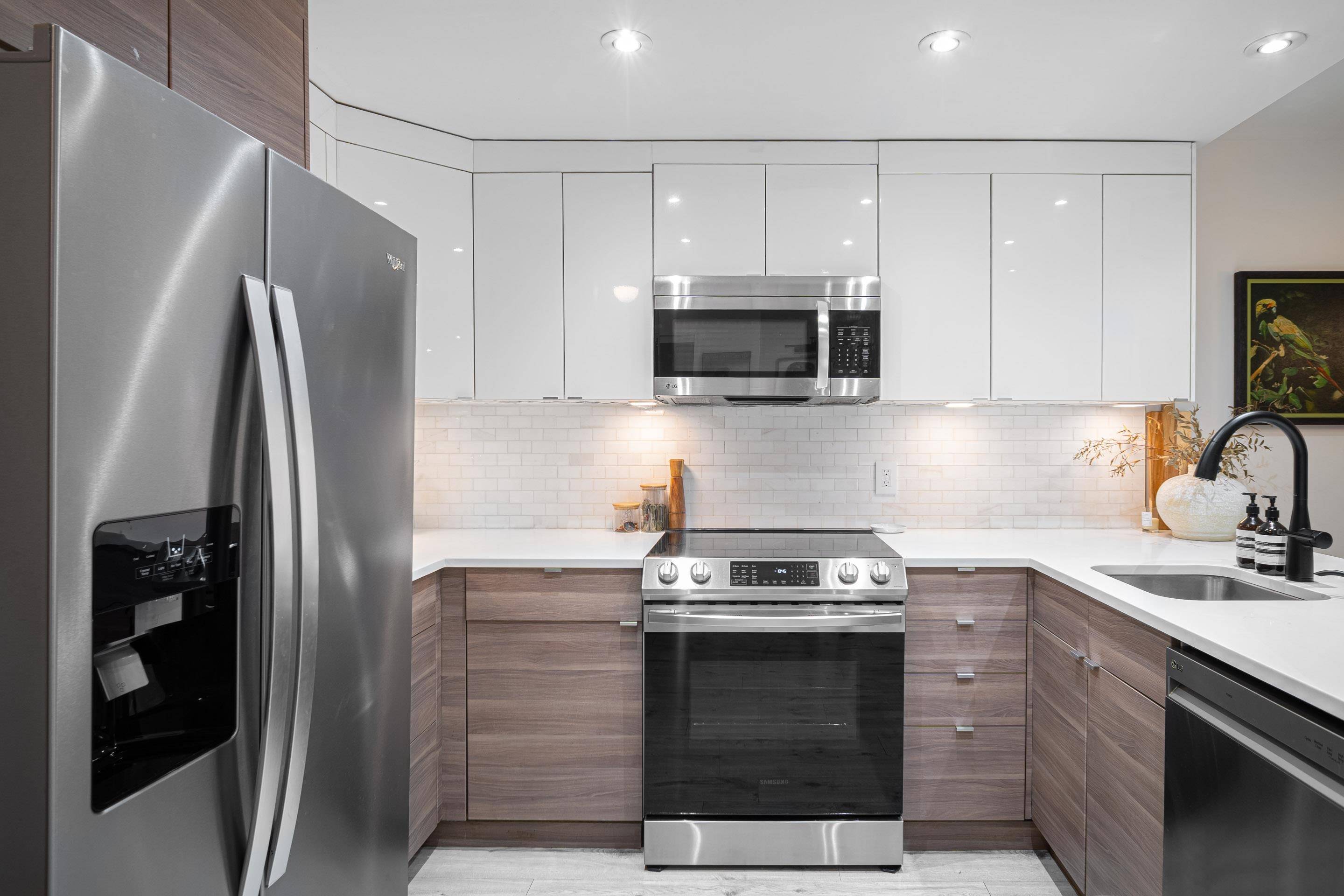 Vancouver, BC V6E 4E4,1345 Comox ST #307