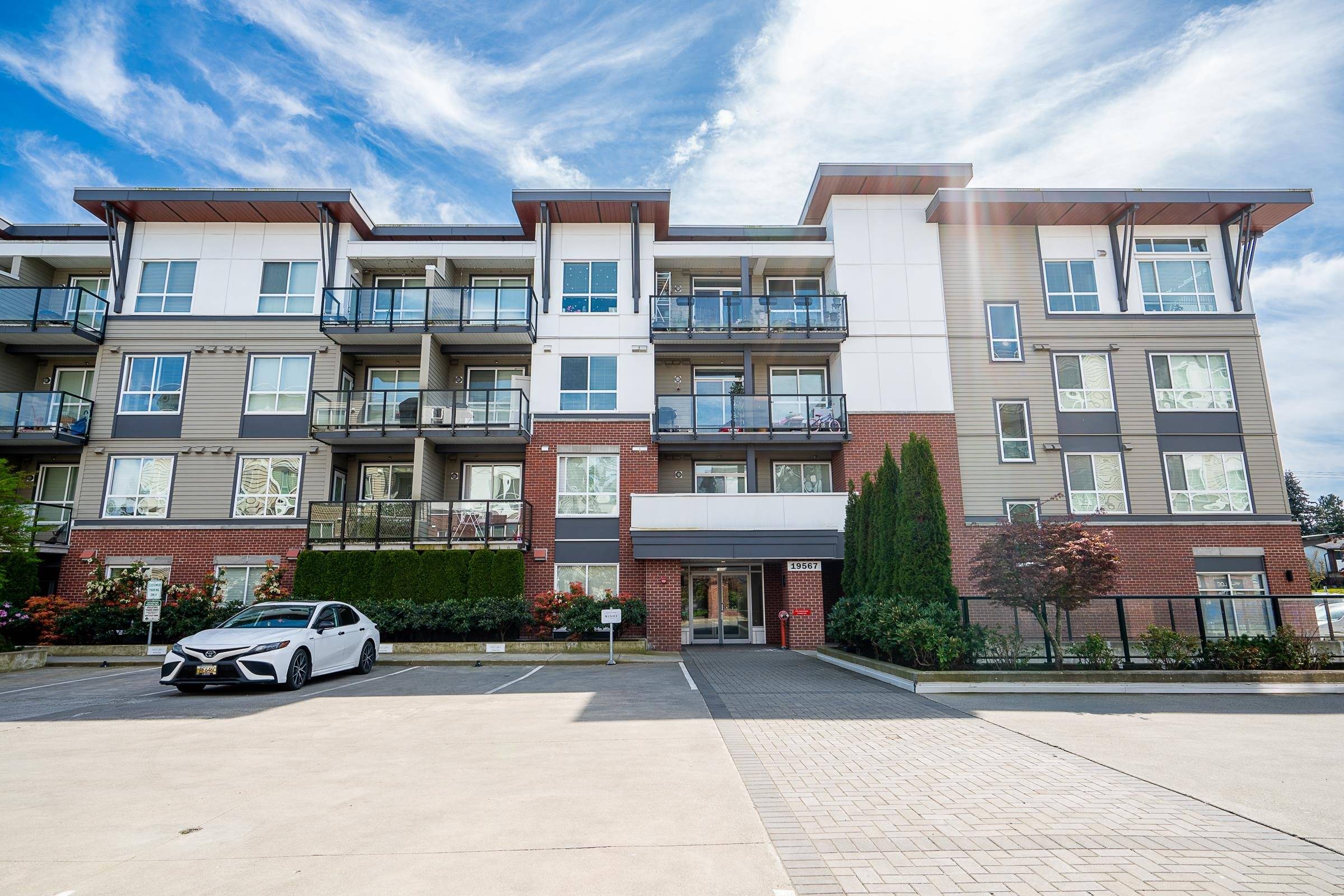 Surrey, BC V3S 7H8,19567 64 AVE #214