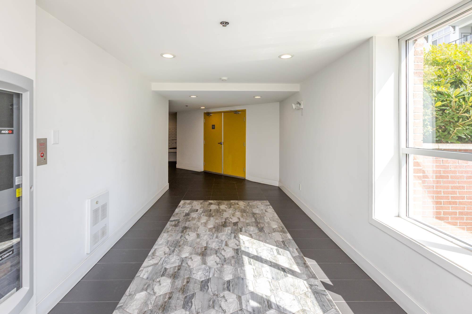 Surrey, BC V4N 6R6,6468 195a ST #213