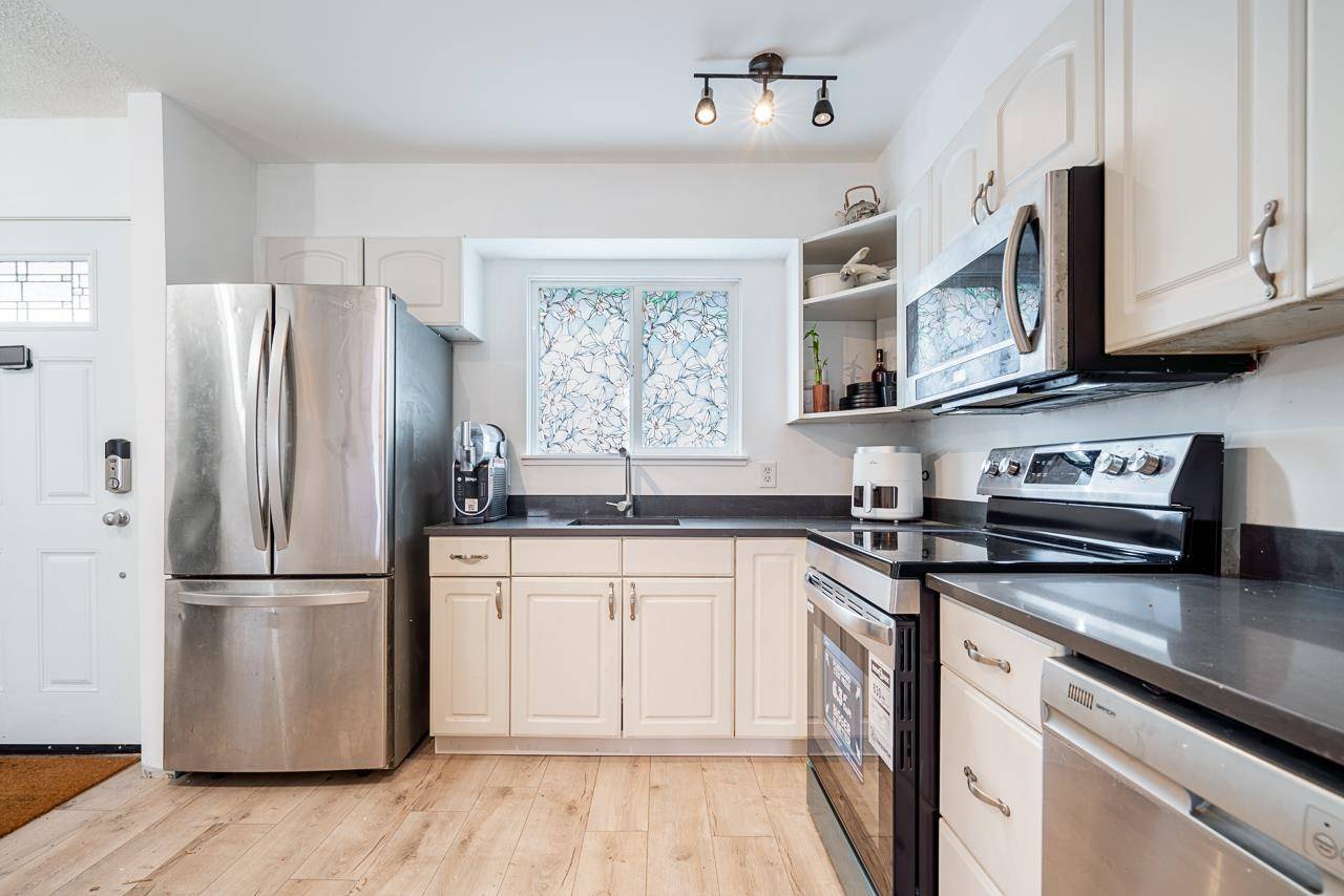 Surrey, BC V3S 5M8,6043 W Greenside DR