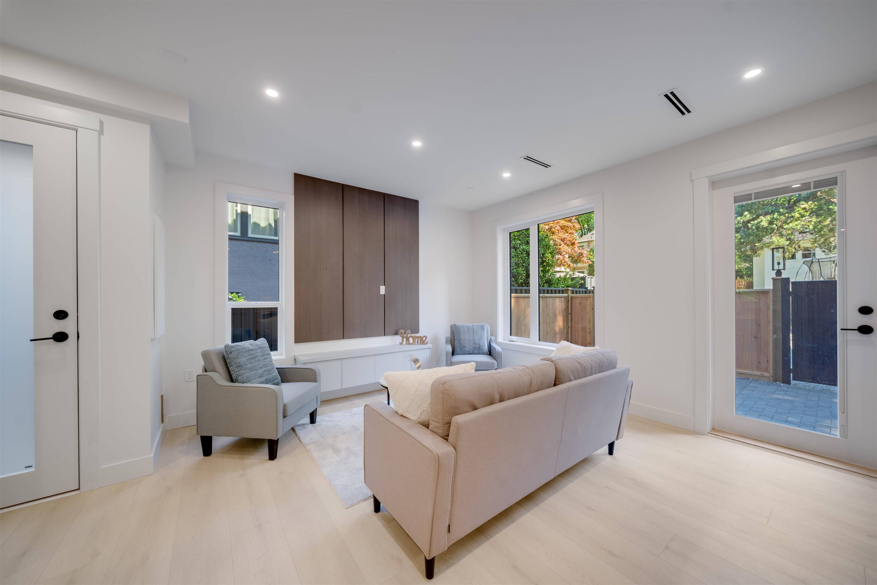 Vancouver, BC V6R 1Z4,3836 W 8th AVE #3