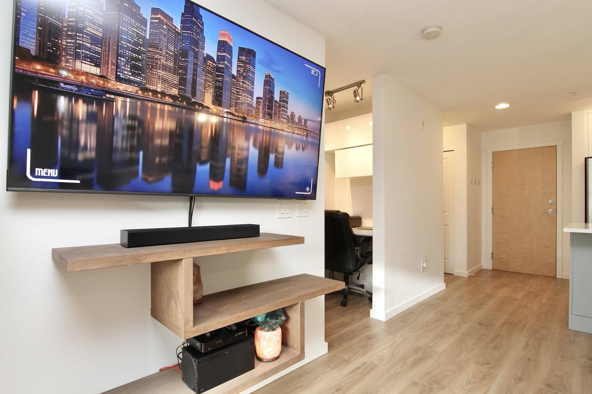 Port Moody, BC V3H 5L3,700 Klahanie DR #317