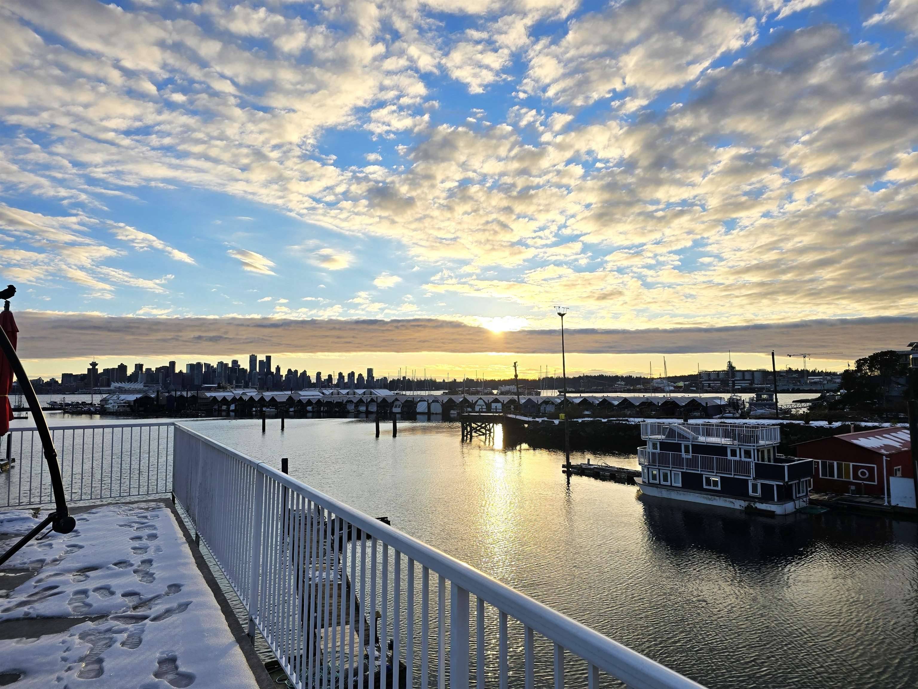 North Vancouver, BC V7M 1A6,415 W Esplanade #GNB20