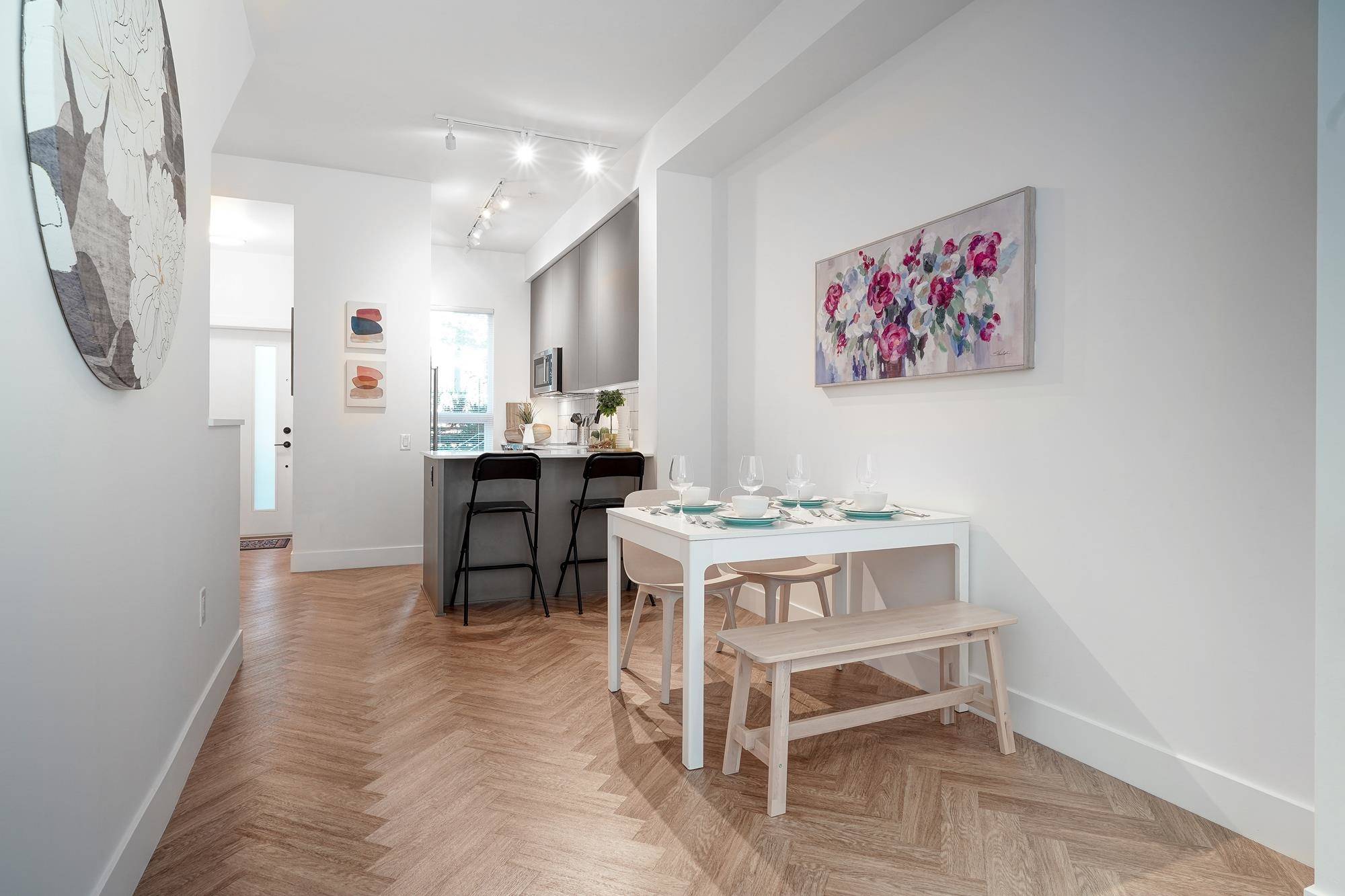 Burnaby, BC V5A 0E8,9735 University CRES #13