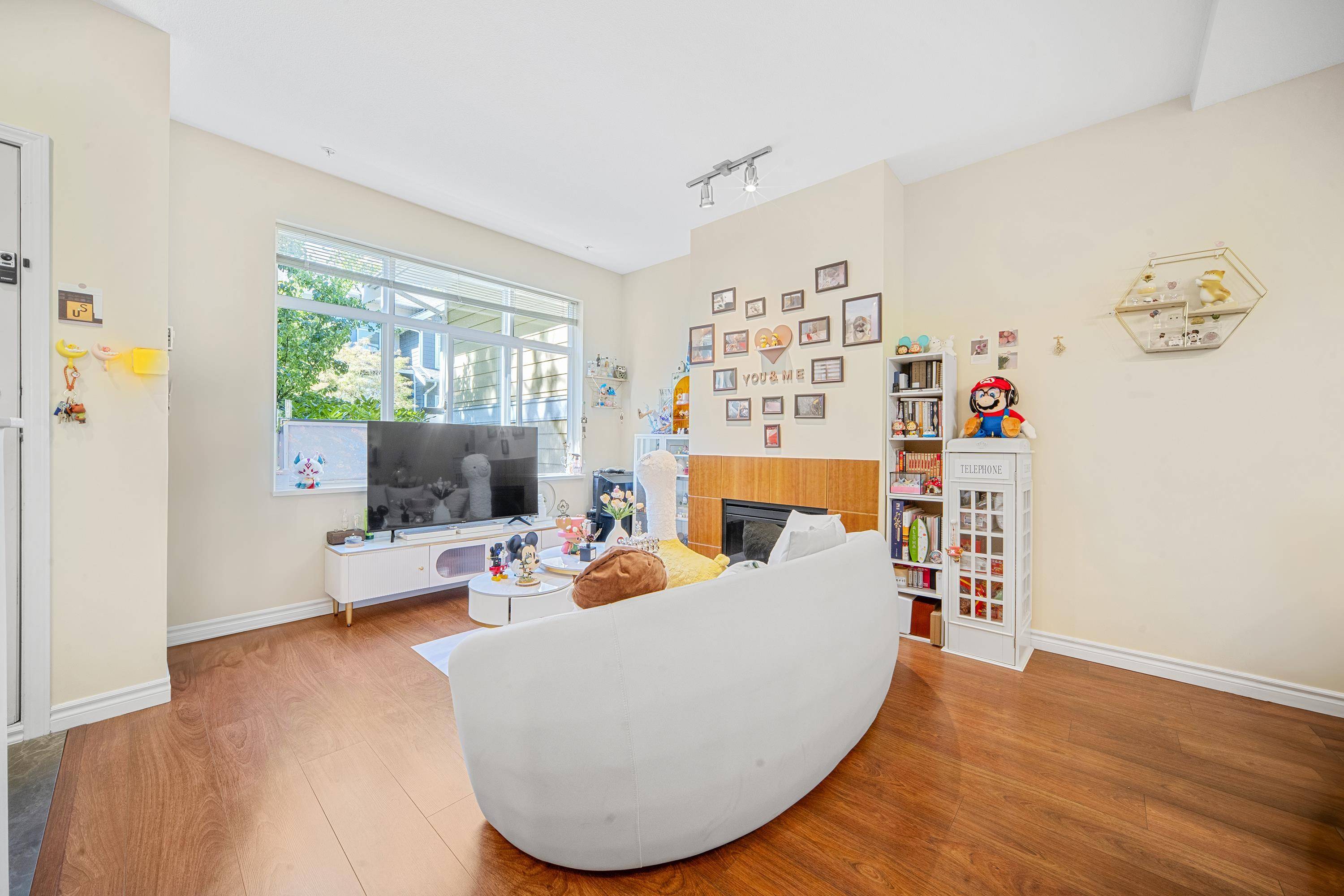 Burnaby, BC V3N 5E4,6878 Southpoint DR #80