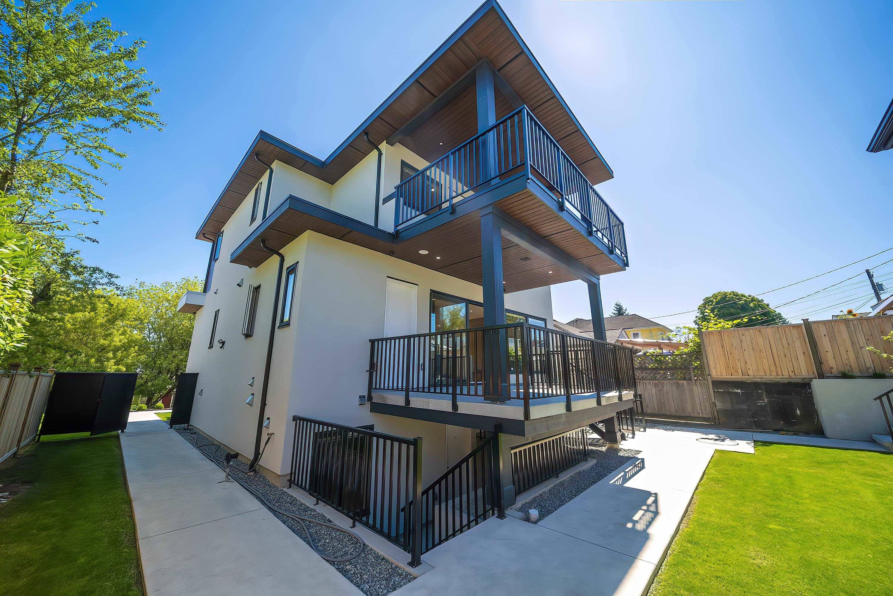 New Westminster, BC V3L 4N3,827 Chestnut ST