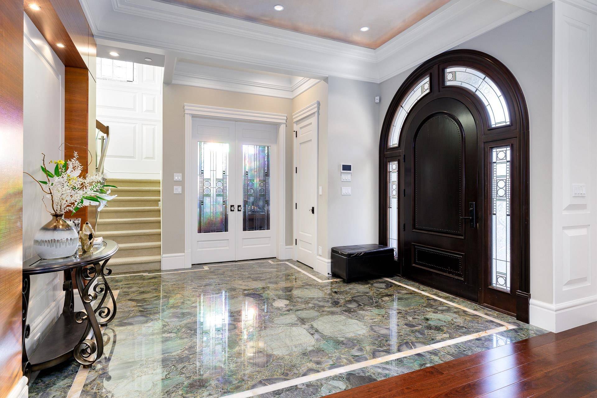 Vancouver, BC V6M 3N8,5826 Angus DR