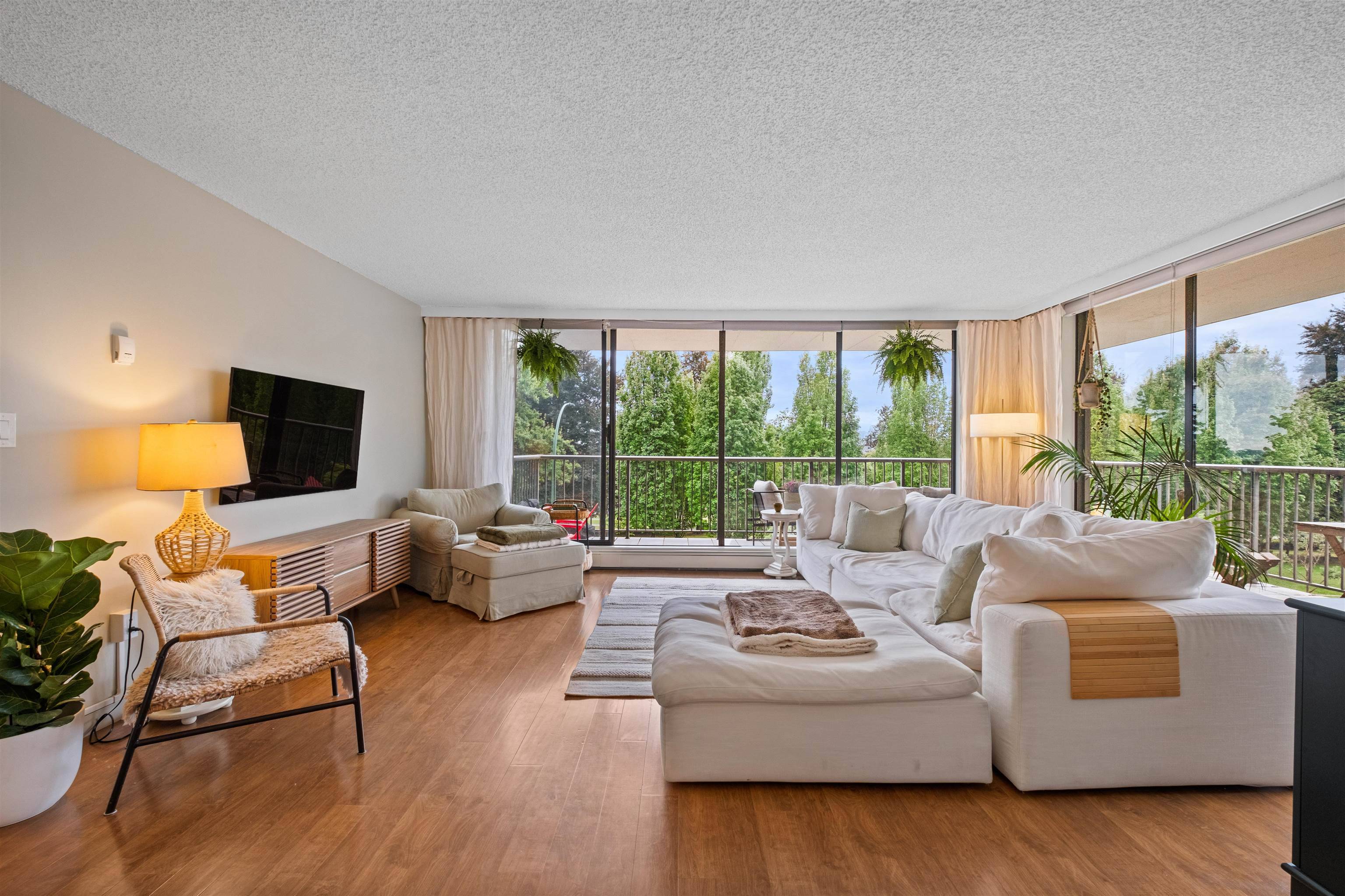 North Vancouver, BC V7L 4M9,140 E Keith RD #201