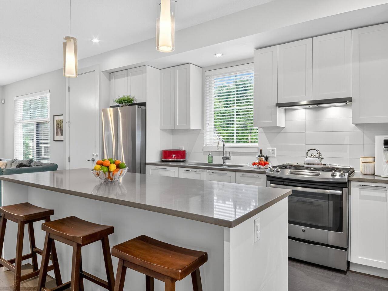 Burnaby, BC V5E 0C1,5068 Savile ROW #6