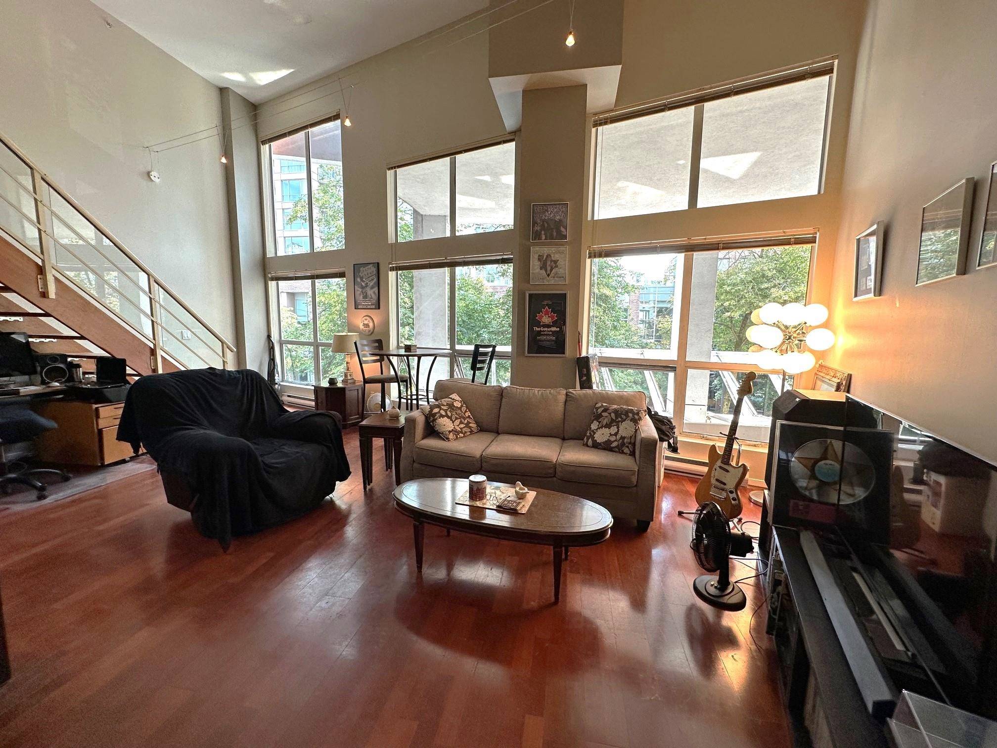 Vancouver, BC V6B 6L6,933 Seymour ST #217