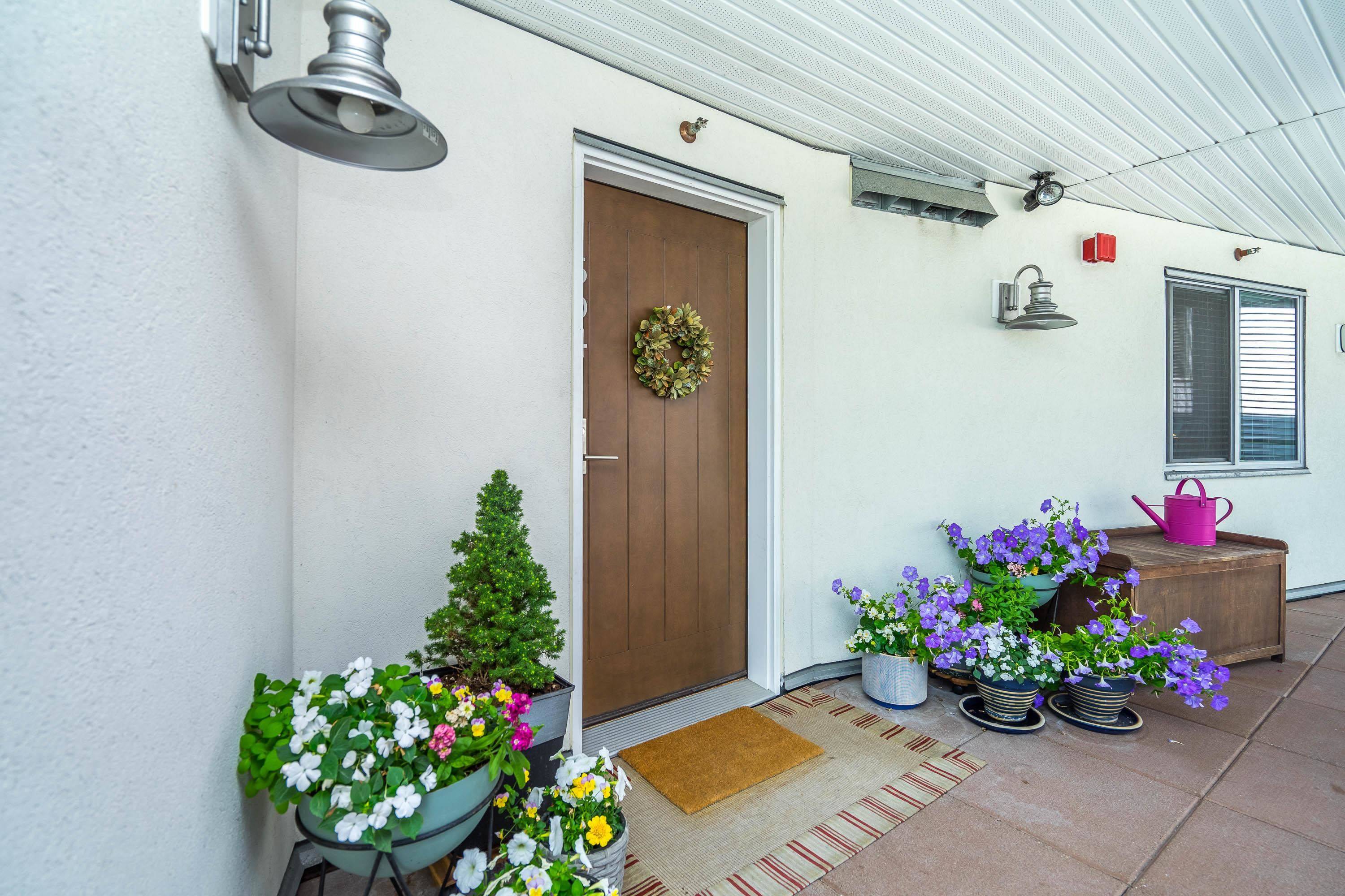 White Rock, BC V4B 1G2,14955 Victoria AVE #504