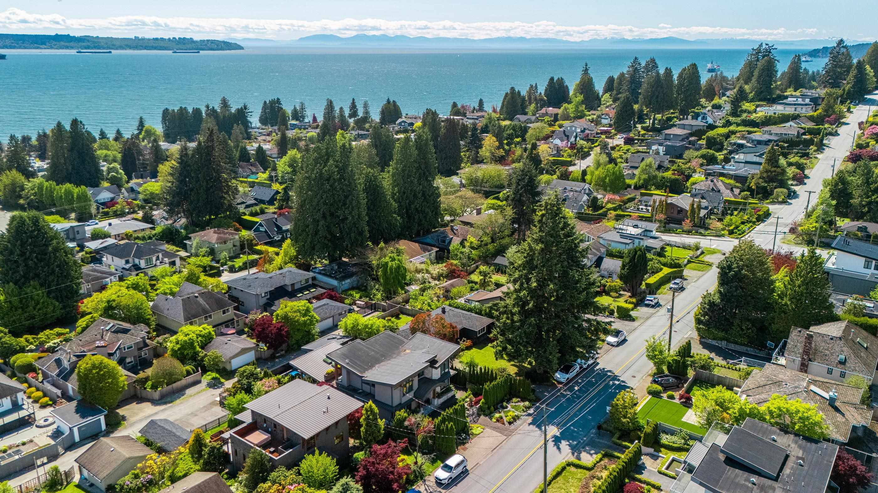 West Vancouver, BC V7V 2H8,2460 Mathers AVE