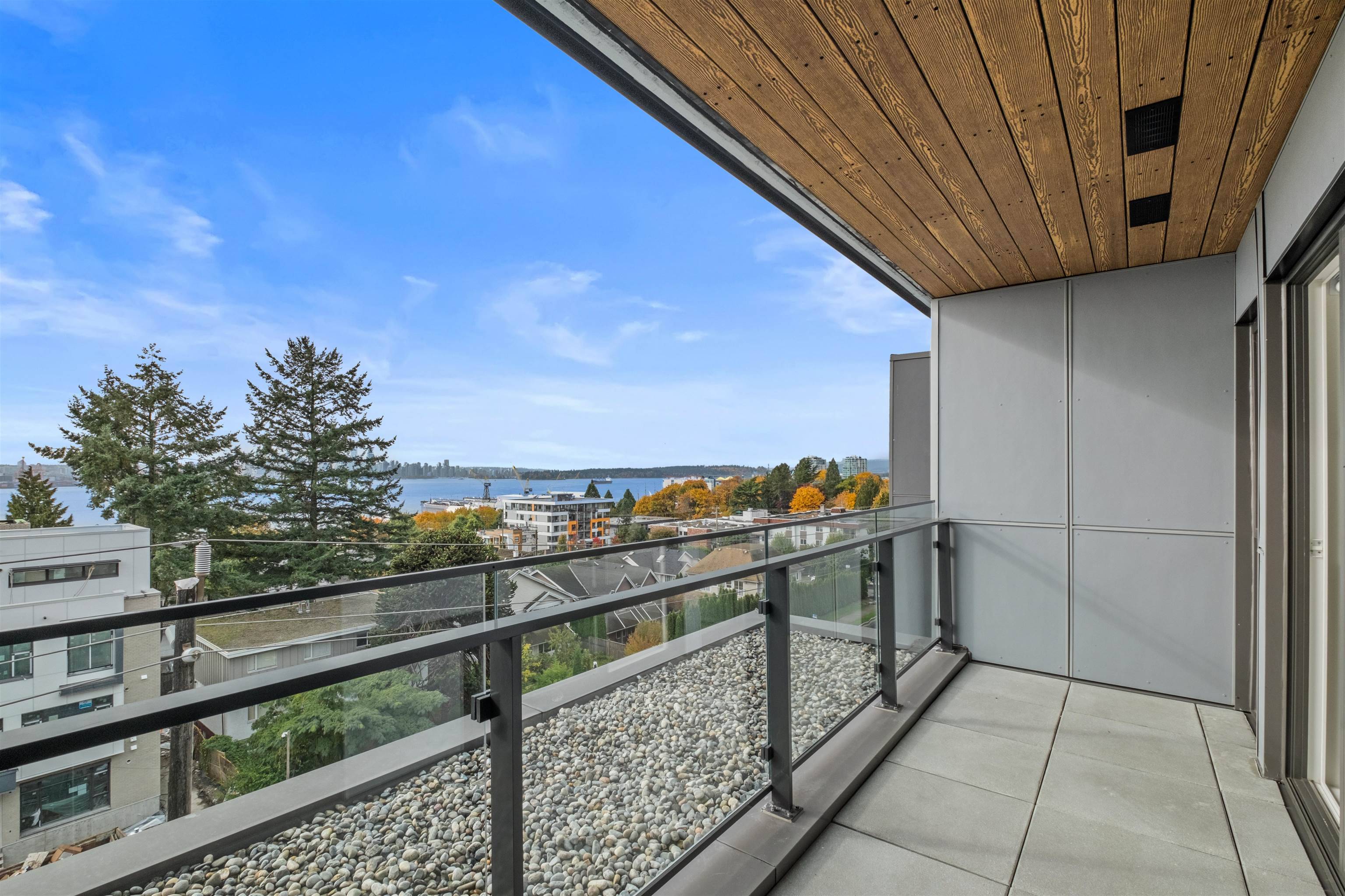 North Vancouver, BC V7L 1G2,422 E 3rd ST #553