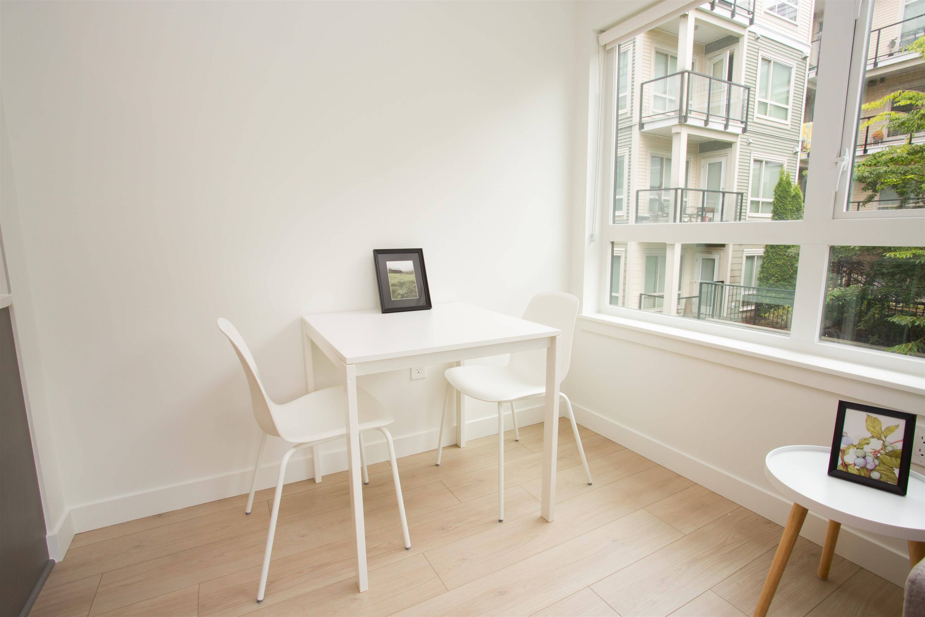 Surrey, BC V3T 0T5,10777 138 ST #208