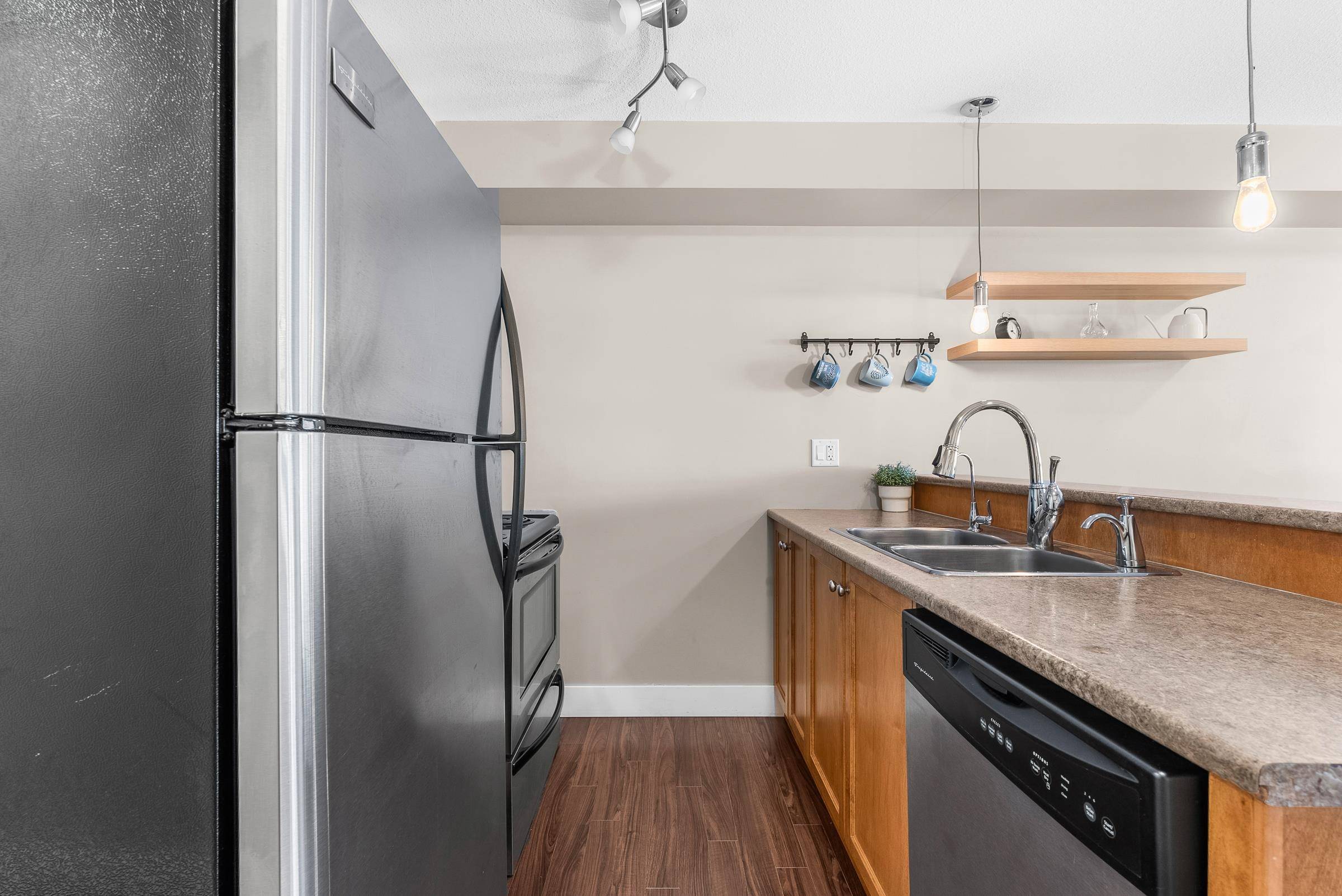 Abbotsford, BC V2T 0A8,30525 Cardinal AVE #201