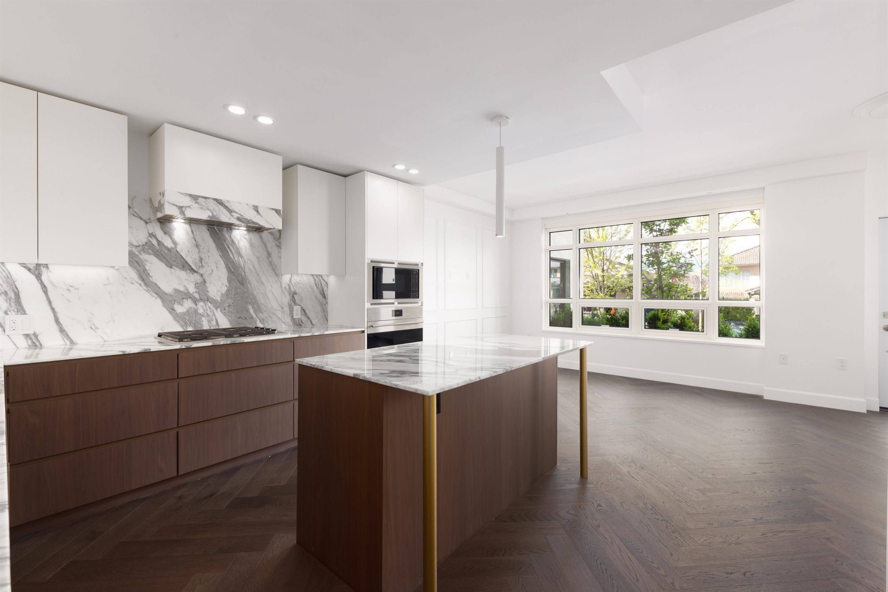 Vancouver, BC V6R 0G4,3668 W 10th AVE #101