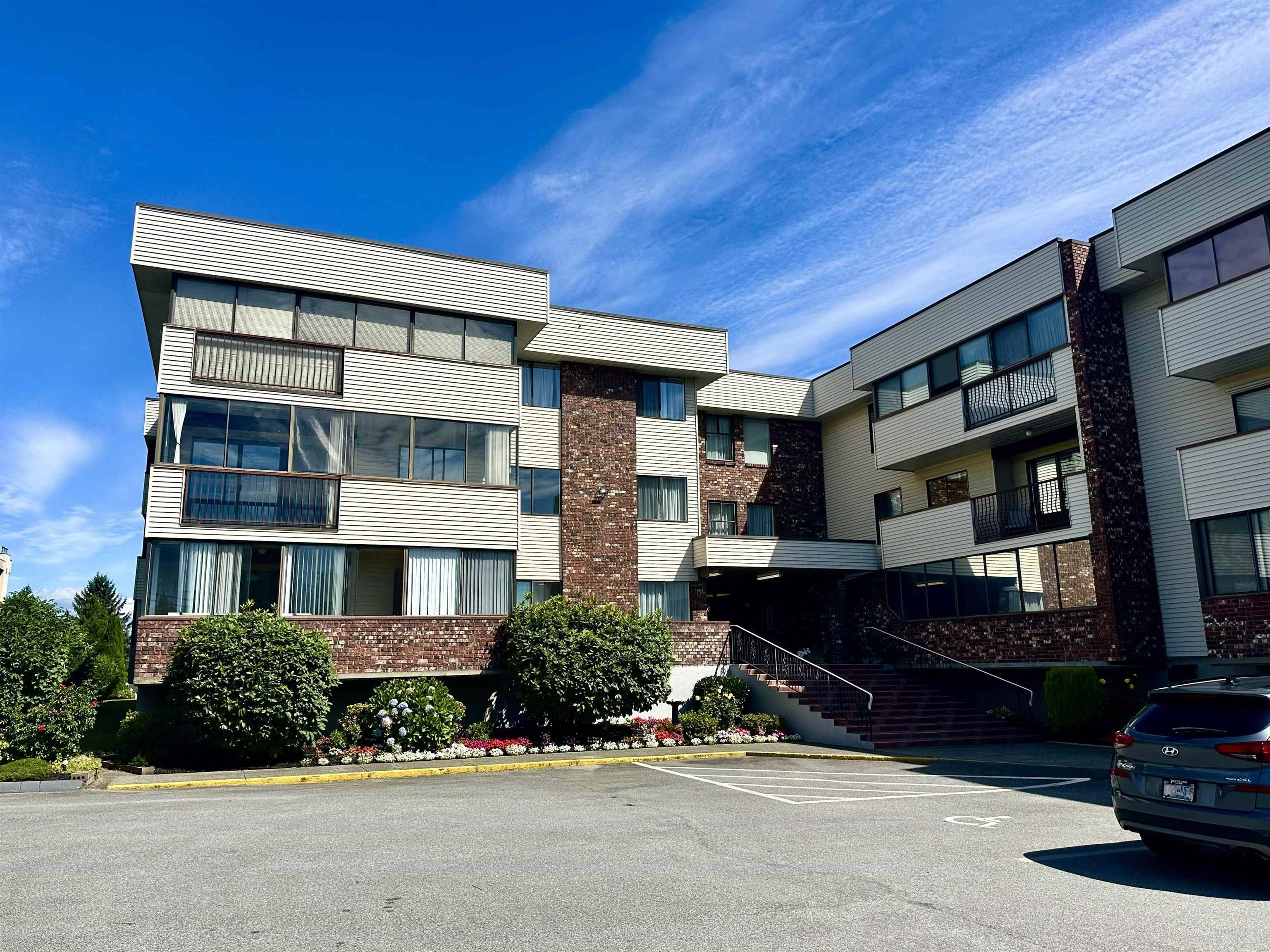 Abbotsford, BC V2S 2J6,33369 Old Yale RD #205