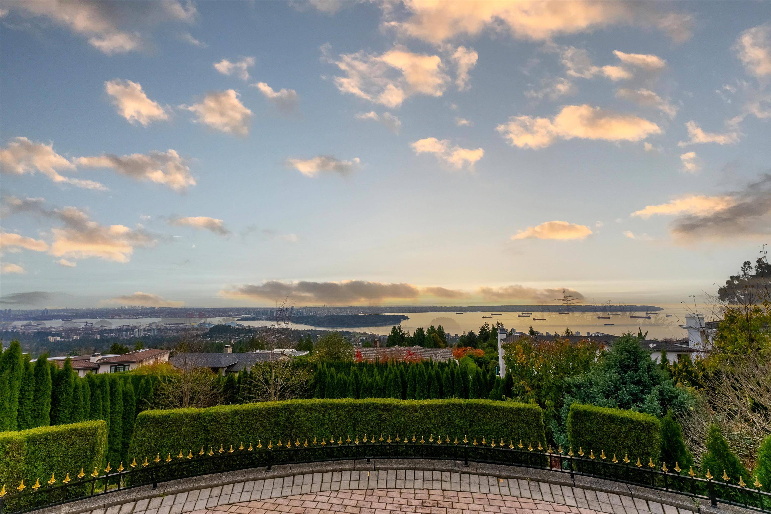 West Vancouver, BC V7S 2R7,1409 Chartwell DR