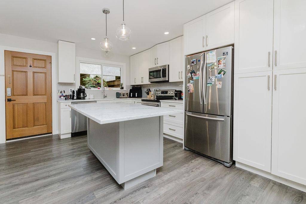 Gibsons, BC V0N 1V9,841 North RD