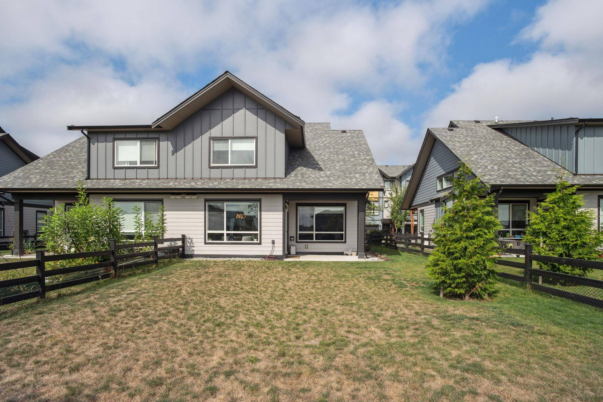 Tsawwassen, BC V4M 0G3,4375 Cormorant WAY #4