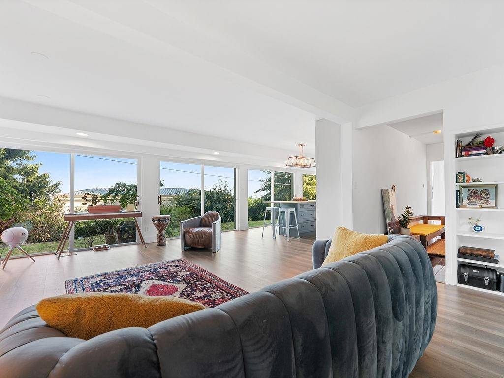 West Vancouver, BC V7S 2E2,1040 Crestline RD