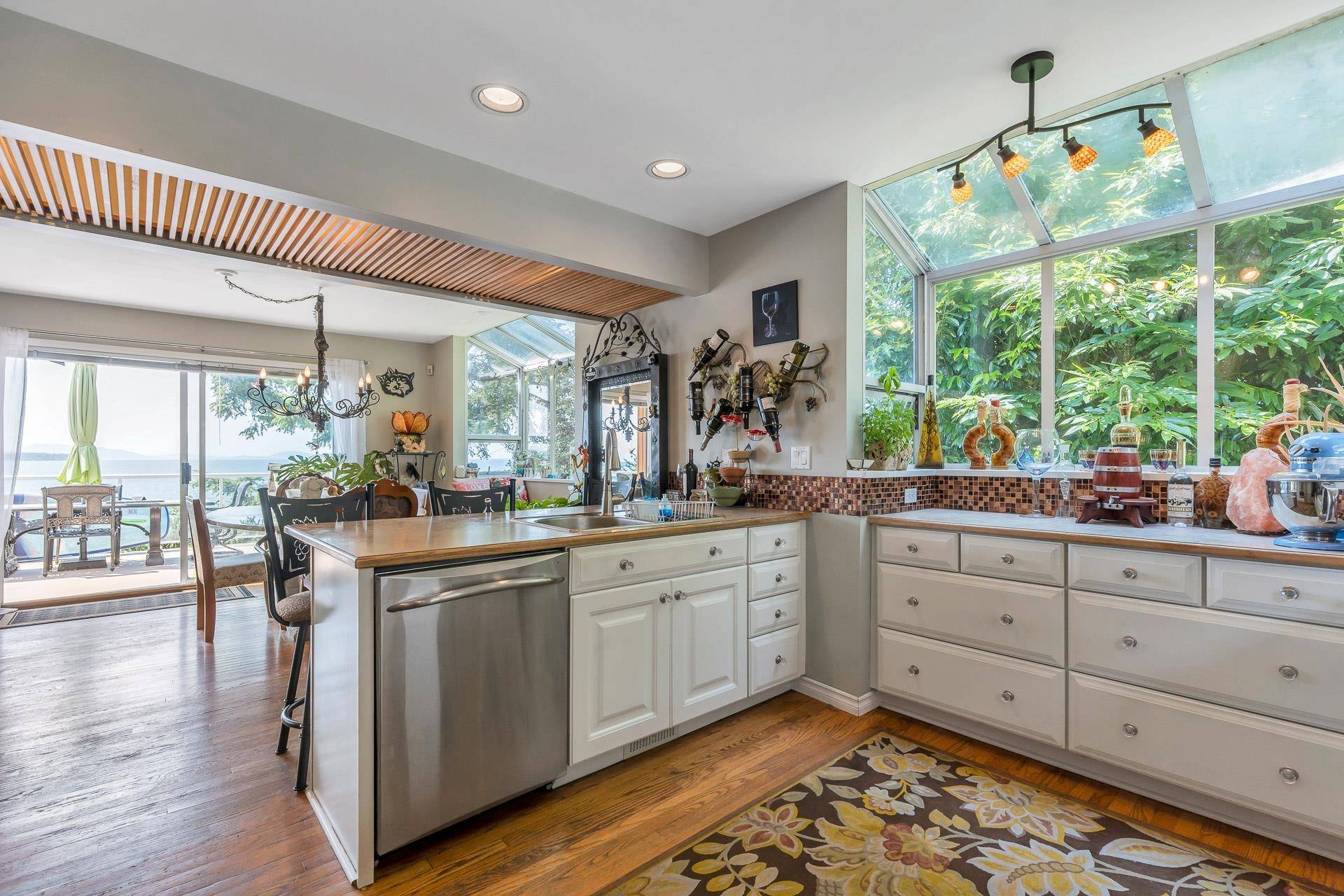 Surrey, BC V4B 2B1,14810 Prospect AVE