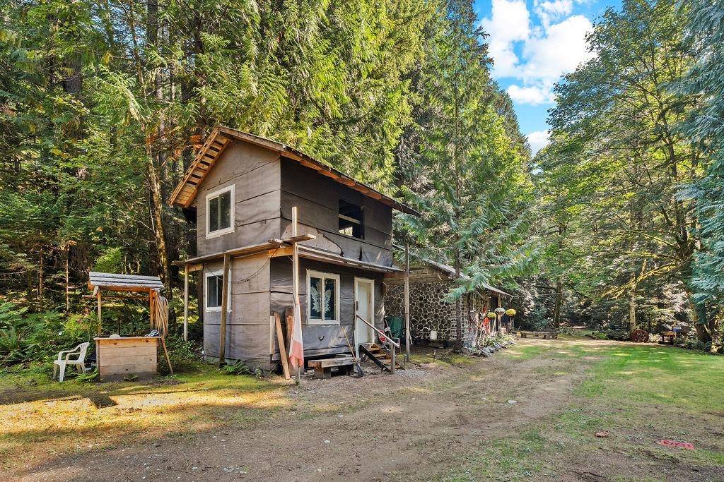 Squamish, BC V0N 3G0,2045 N Rustad RD