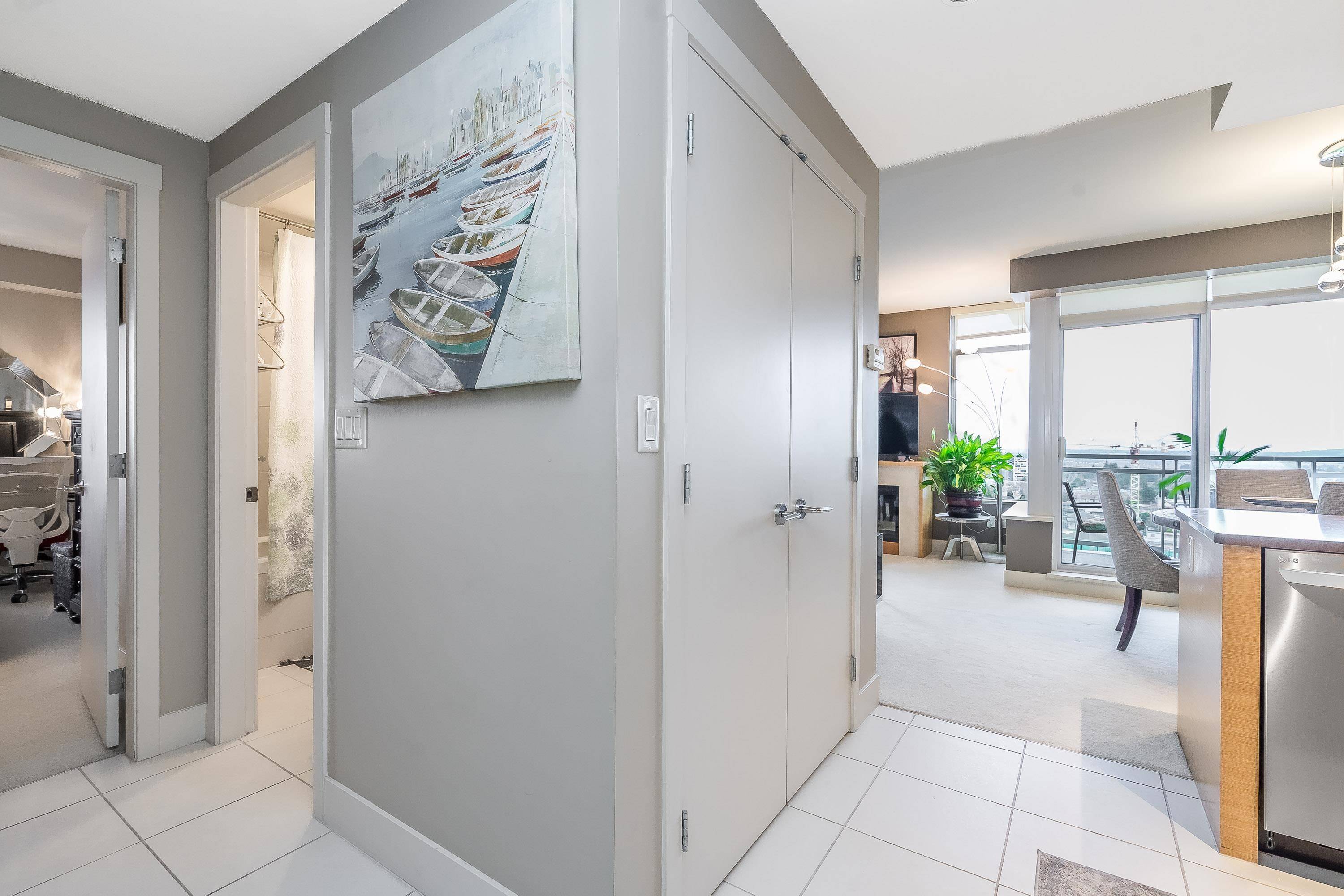 White Rock, BC V4B 0A3,15152 Russell AVE #1106