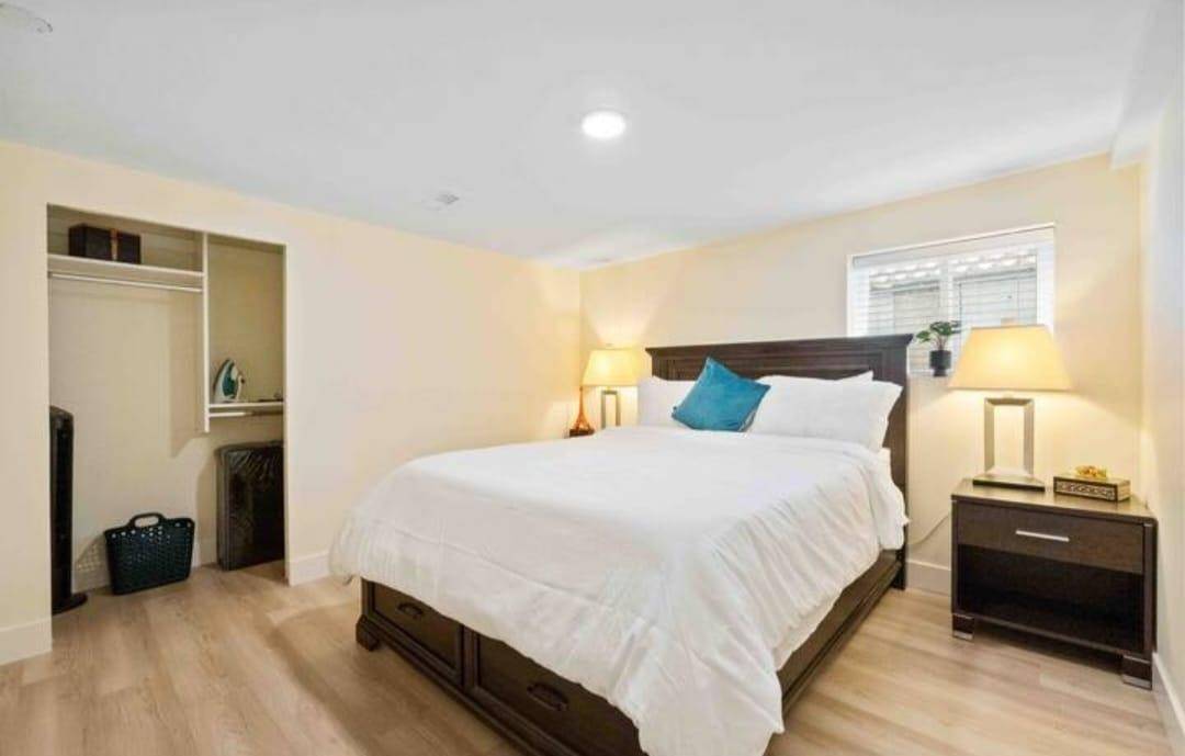 White Rock, BC V4A 1P3,13220 16 AVE