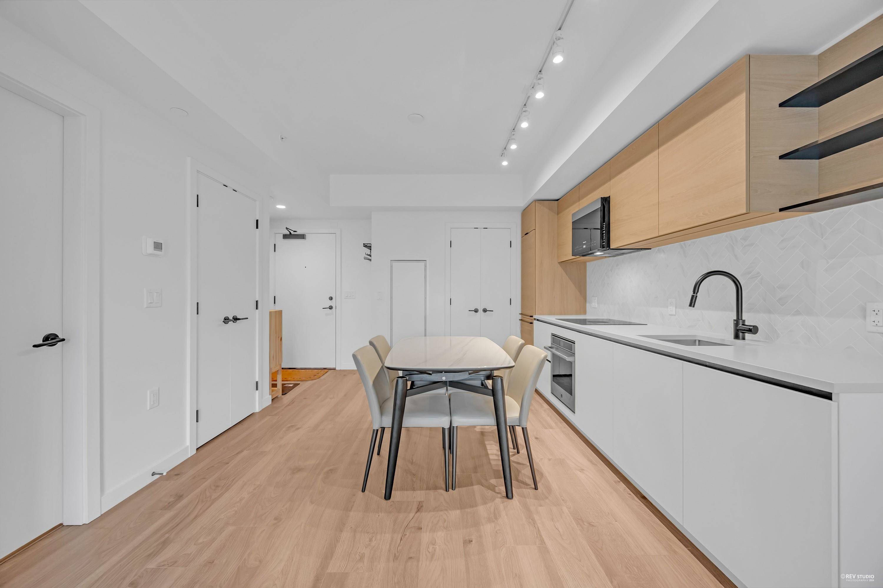 Surrey, BC V3T 0S7,10448 University DR #302