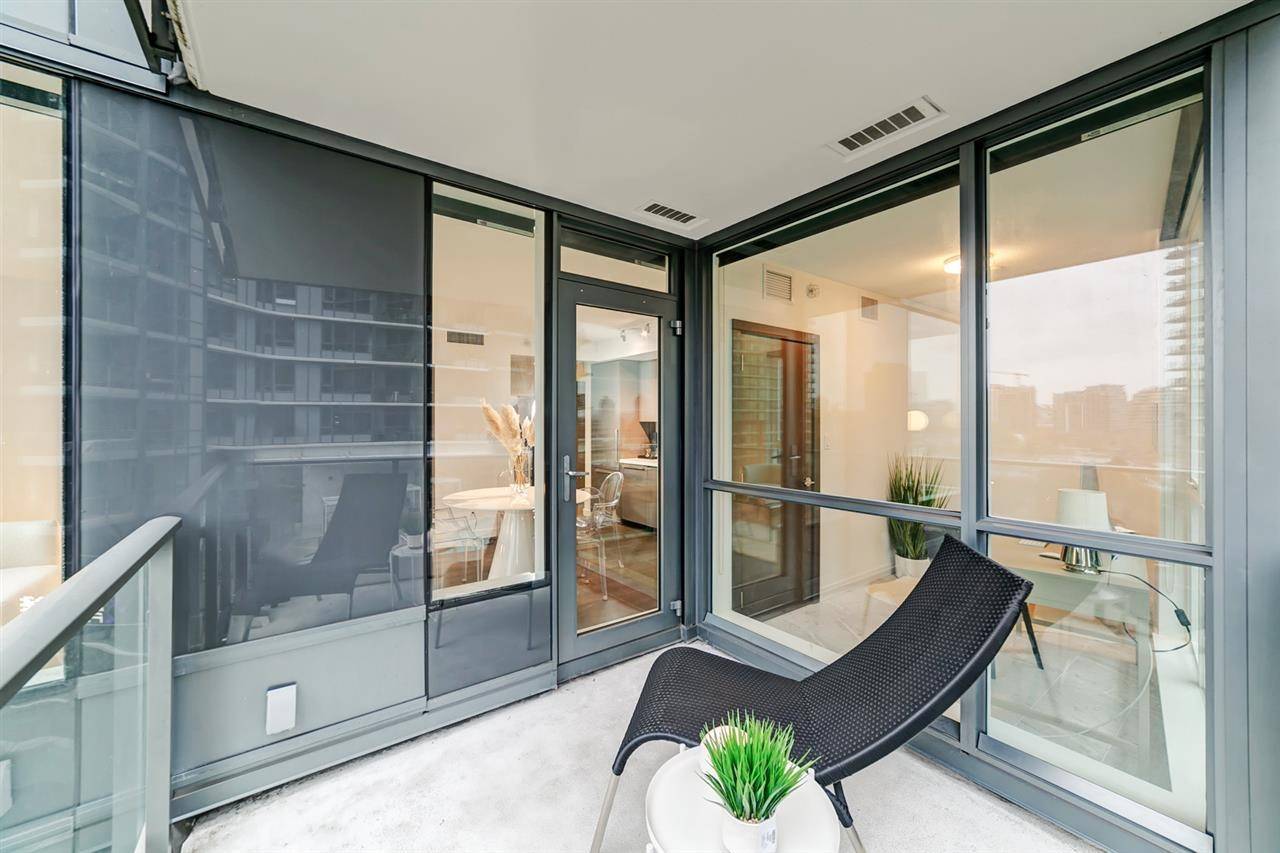 Vancouver, BC V6B 0P4,68 Smithe ST #608