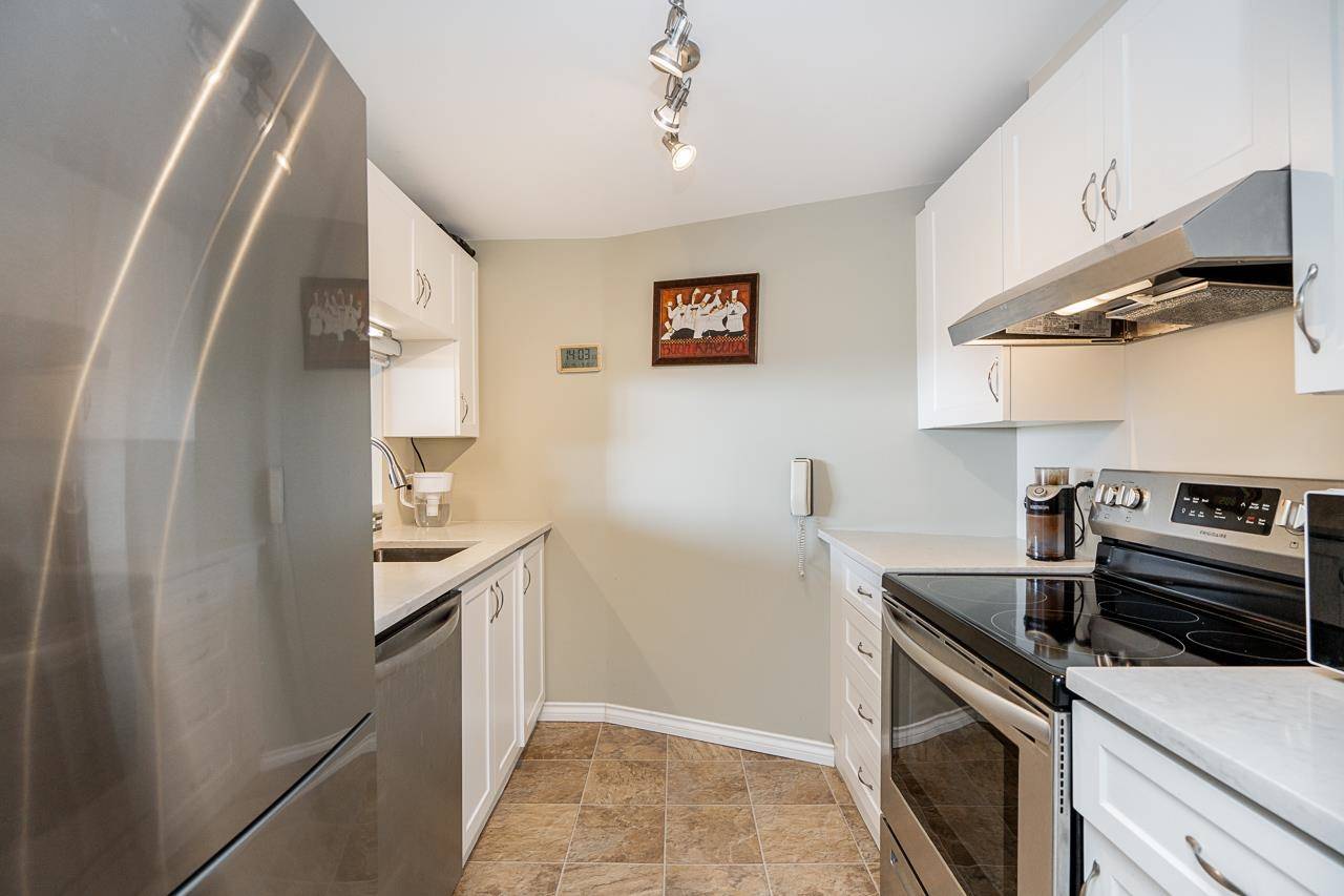 White Rock, BC V4B 2P4,15111 Russell AVE #502