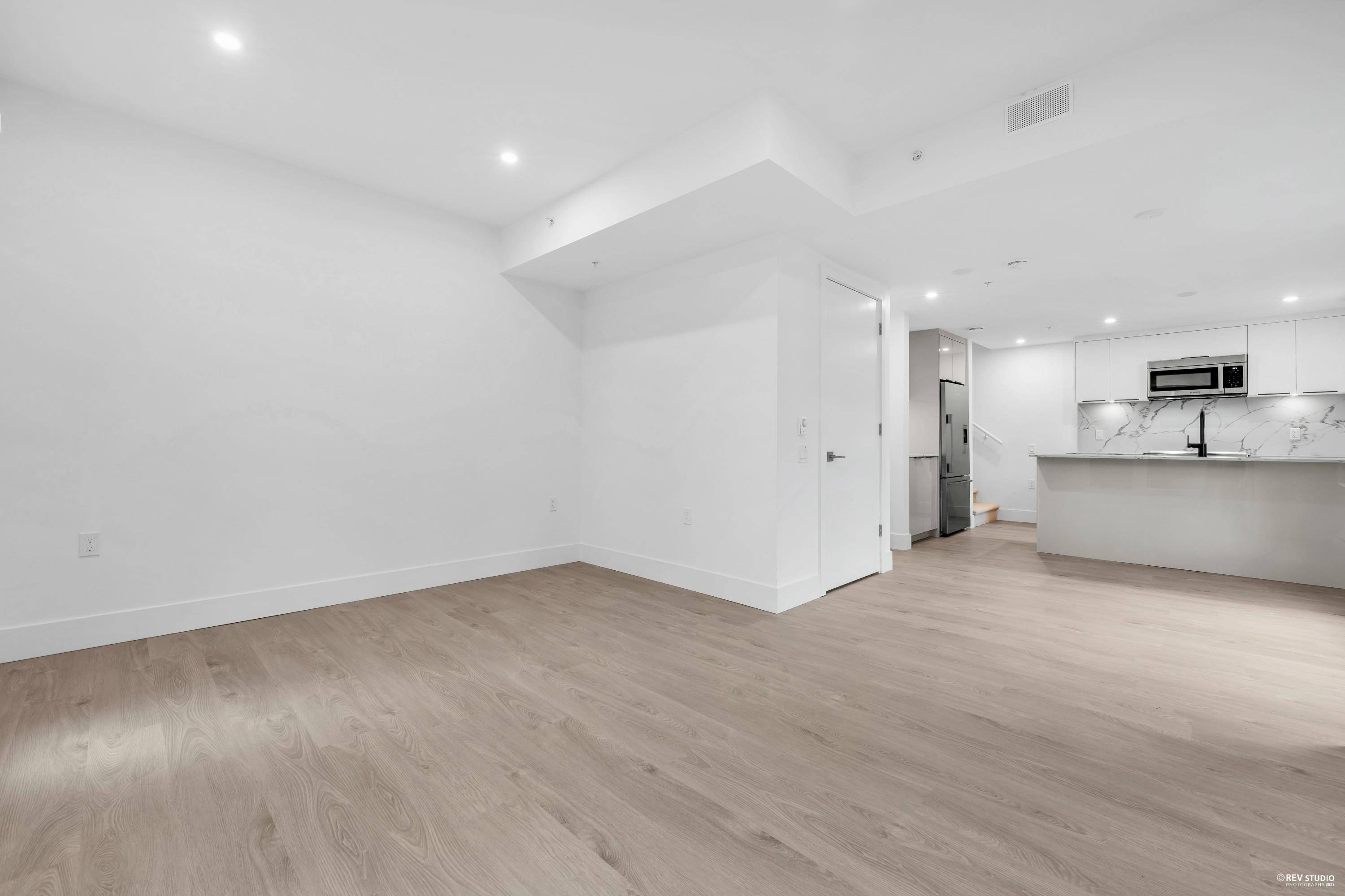 Vancouver, BC V5N 1B6,1685 Lakewood DR