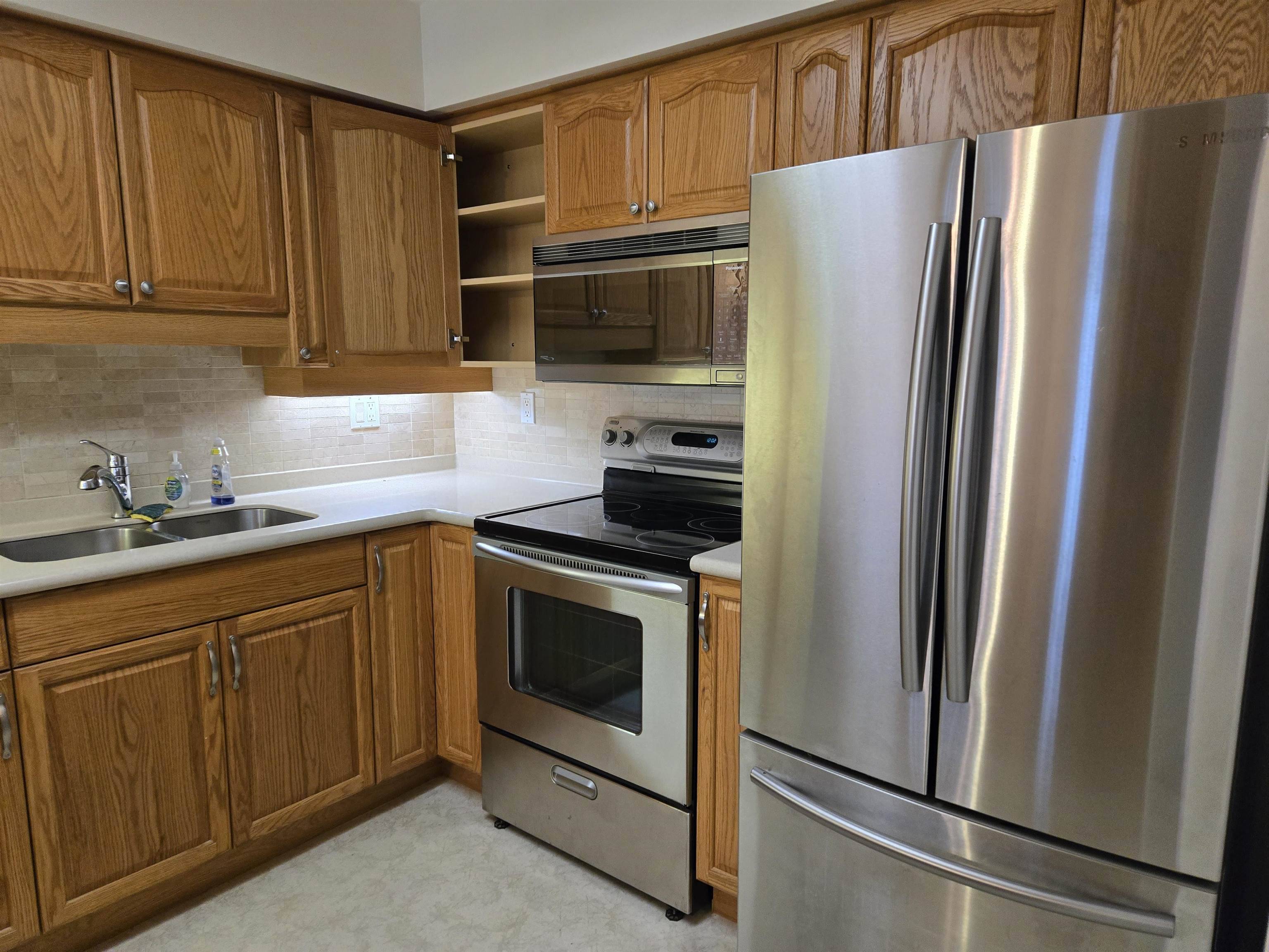 Coquitlam, BC V3B 6X1,2963 Burlington DR #405