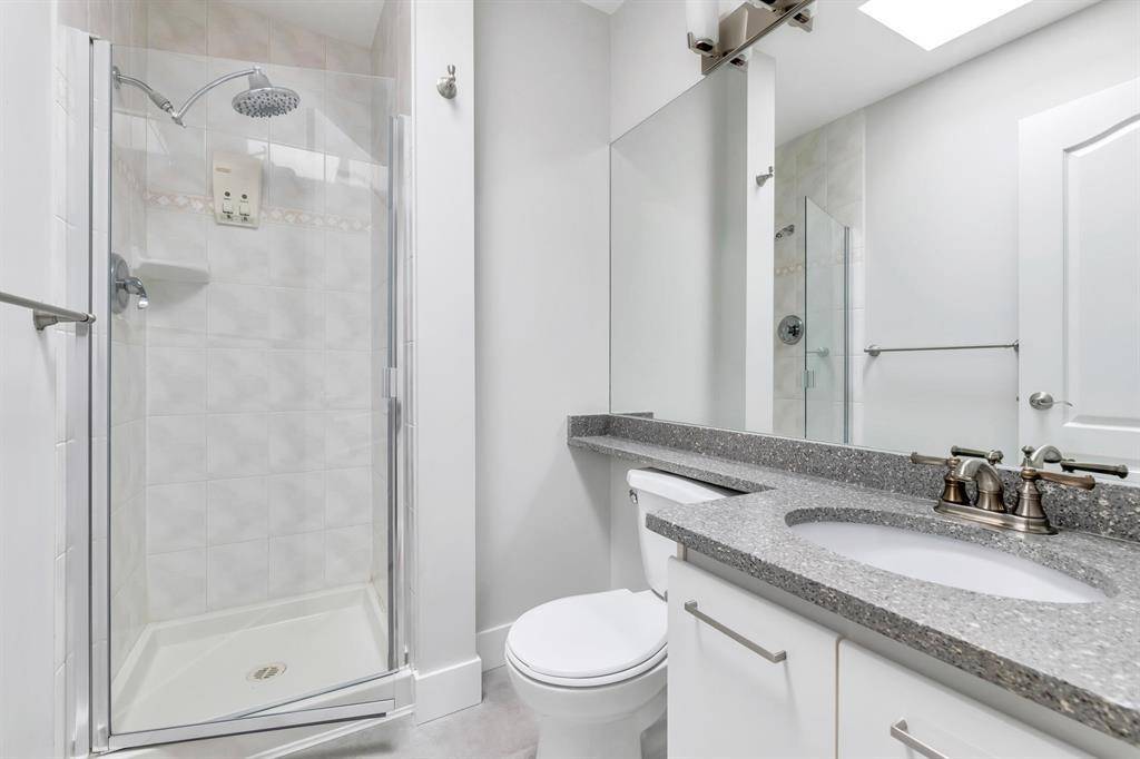 White Rock, BC V4B 1C3,14965 Marine DR #310