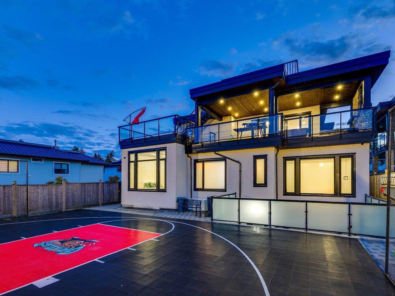 White Rock, BC V4B 4X8,1126 Stevens ST