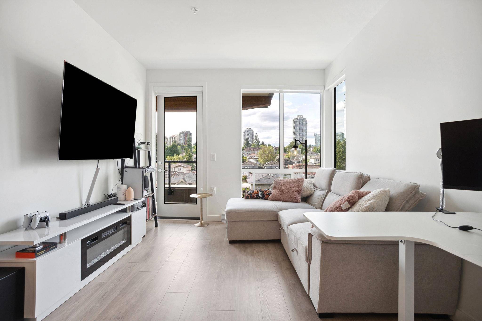 Burnaby, BC V3N 0H9,7599 15th ST #420