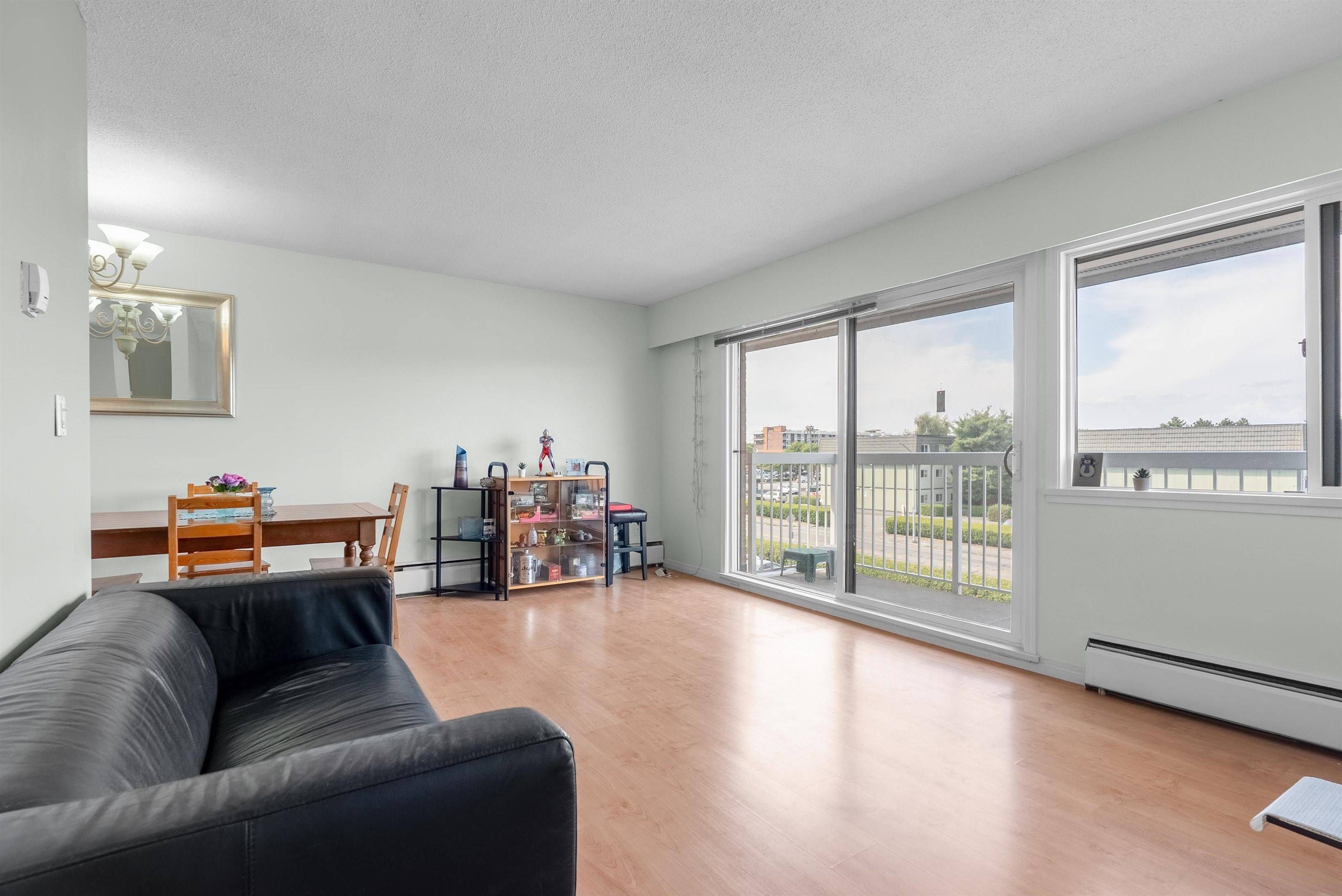 Richmond, BC V7A 2E5,8060 Ryan RD #301