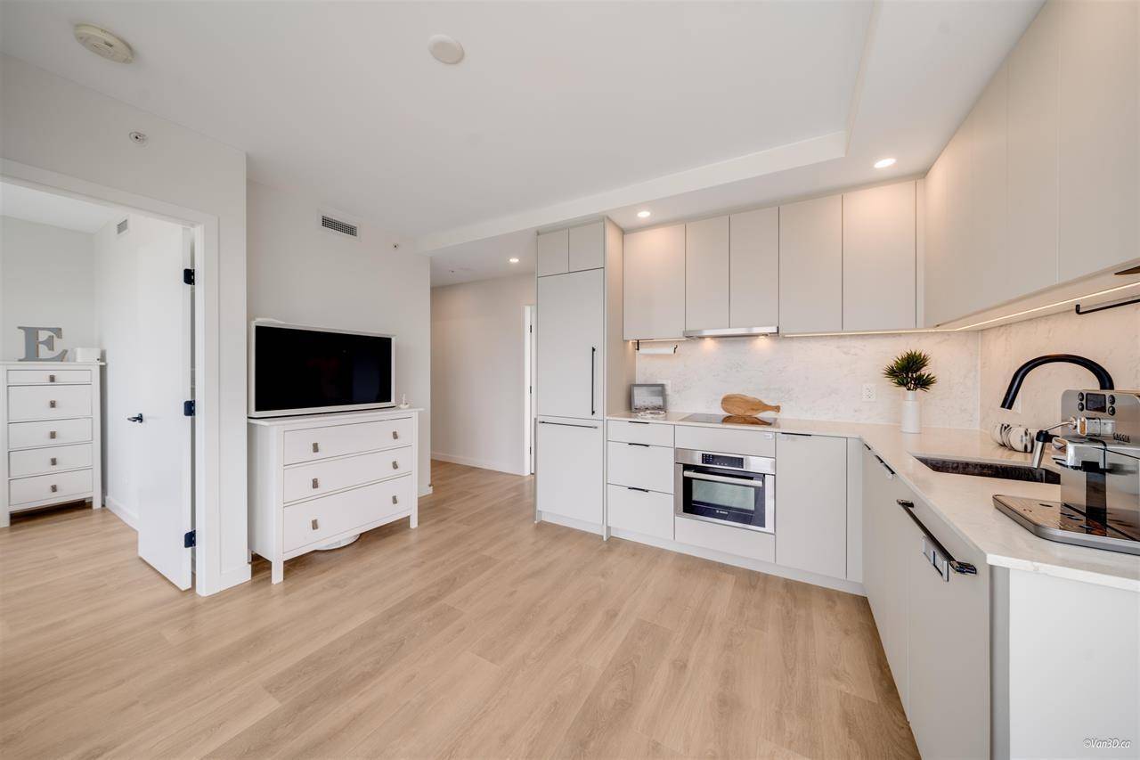 Surrey, BC V3T 0S2,13685 102 AVE #2211