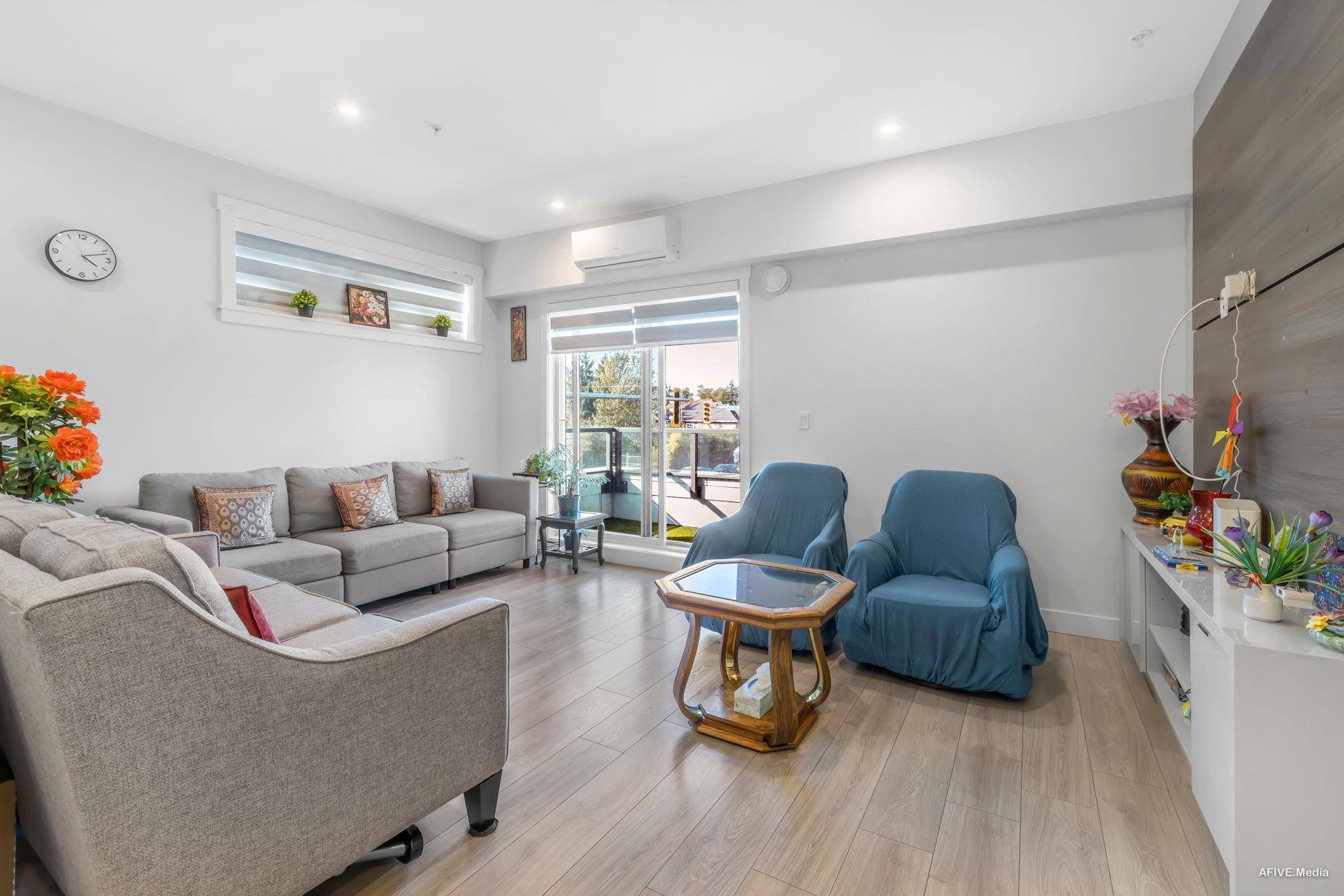 Surrey, BC V3S 2E7,14438 72 AVE #B208