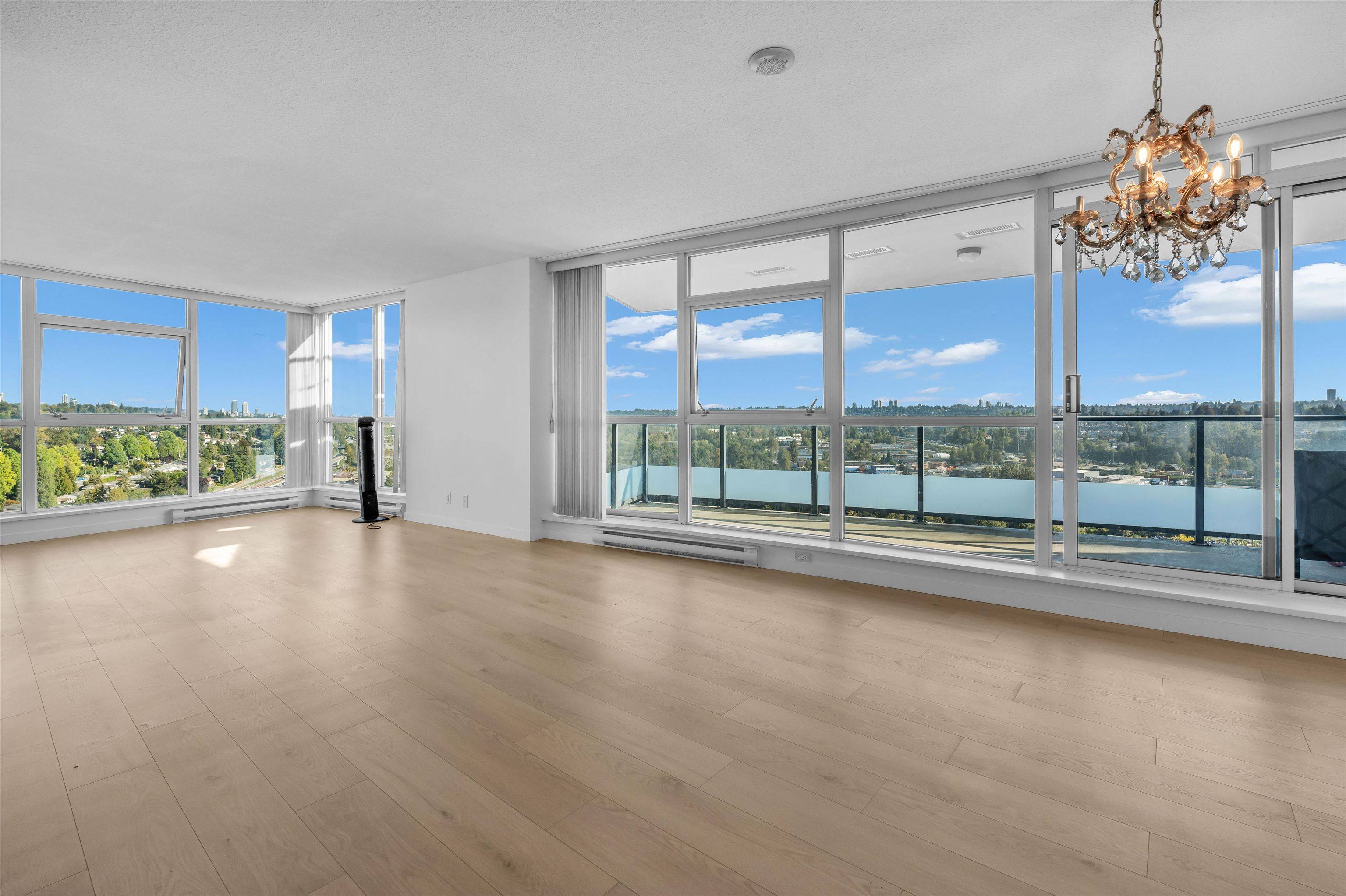 Burnaby, BC V5B 0A1,2225 Holdom AVE #2203