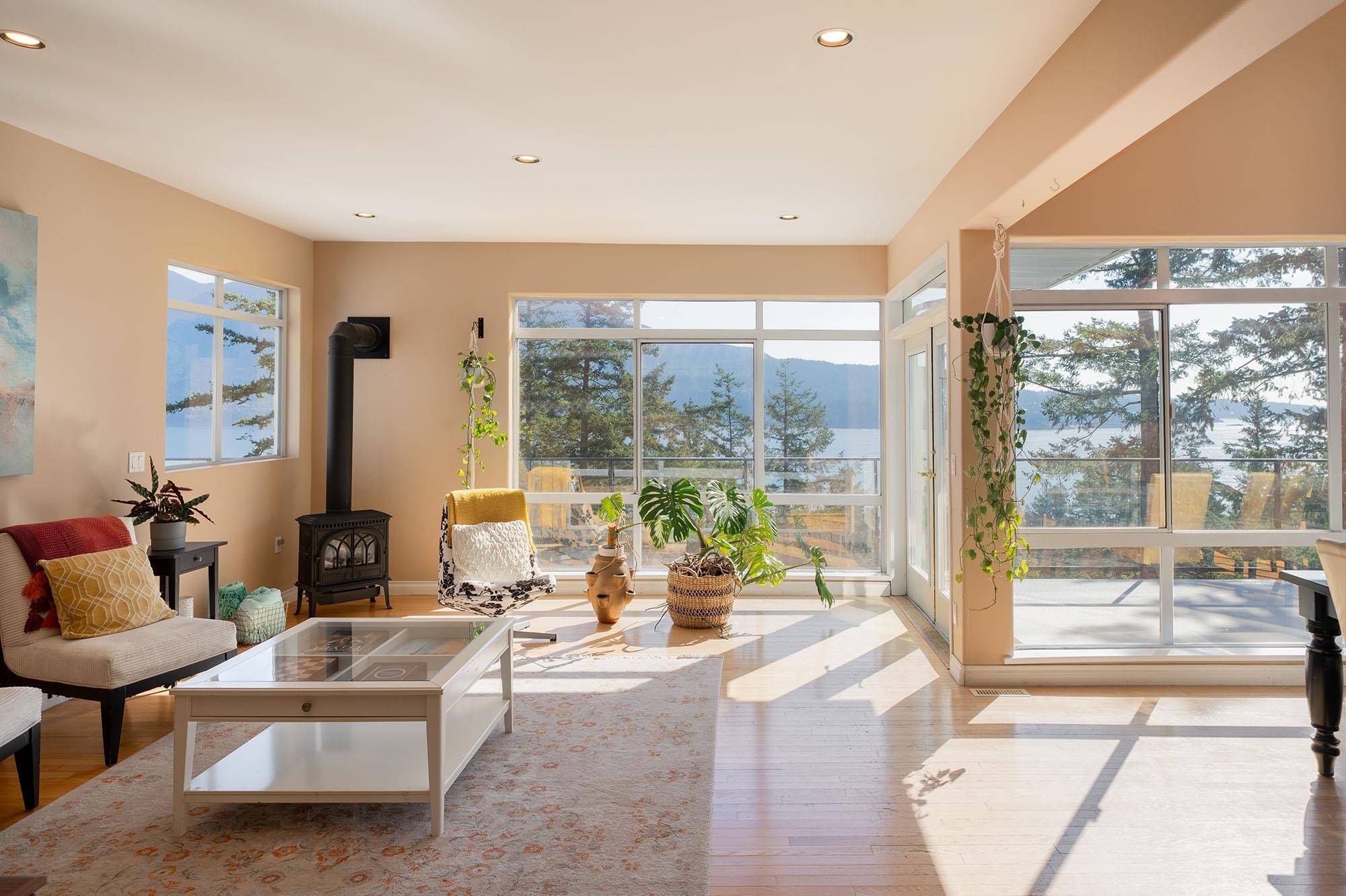 Bowen Island, BC V0N 1G1,252 Jason RD